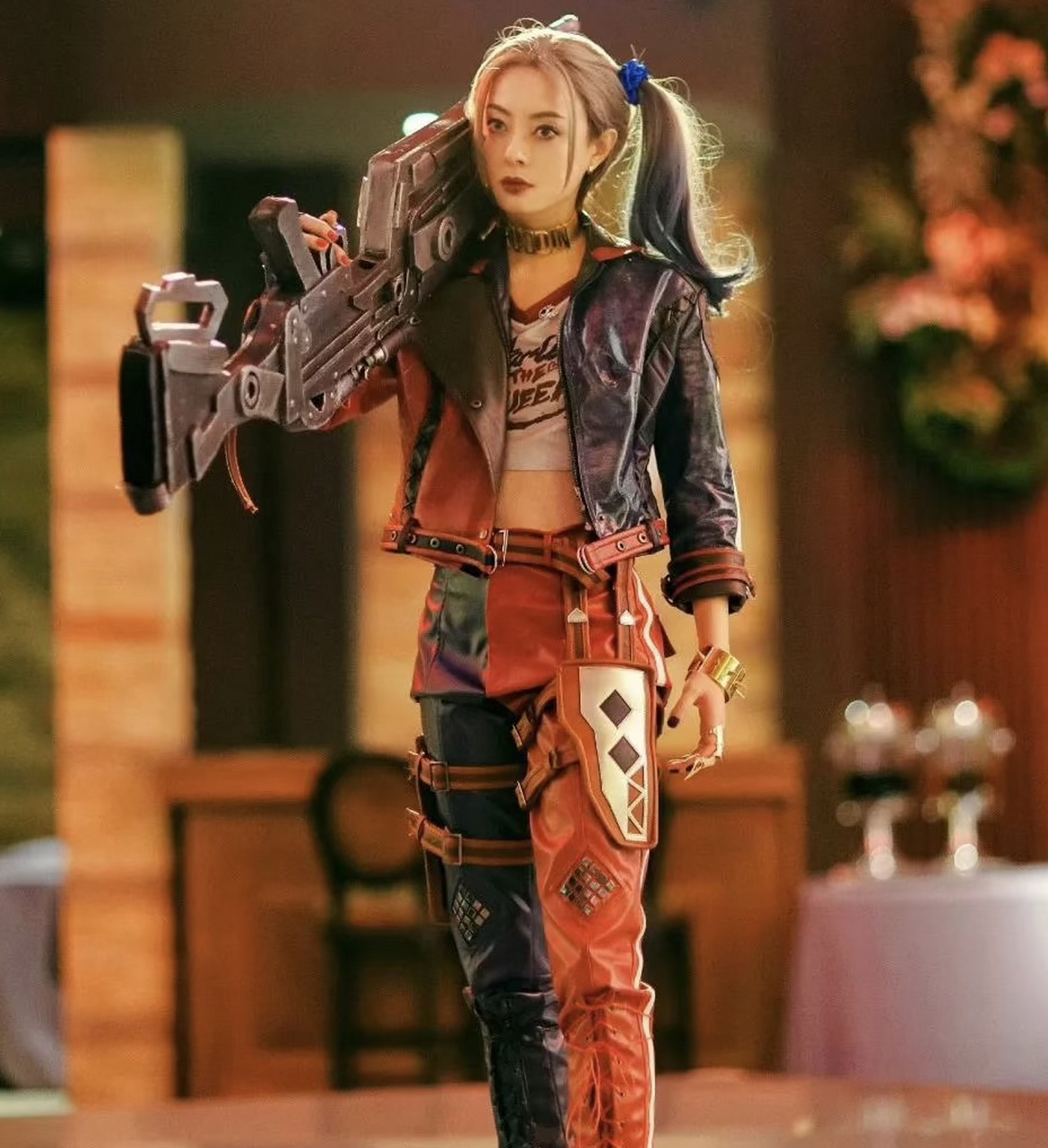 孙俪新剧"豁"出去了,38岁了扮小丑女腰细腿长,染彩发像漫画少女,邓超