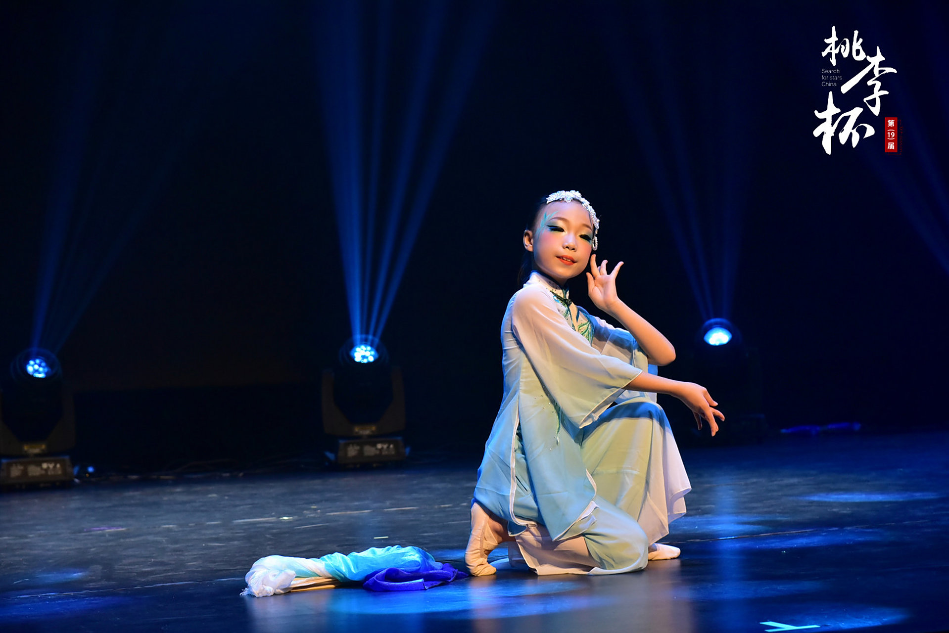 宝鸡"桃李杯"独舞比赛完毕,给孩子奶奶报个喜,结果她很不高兴,电话里