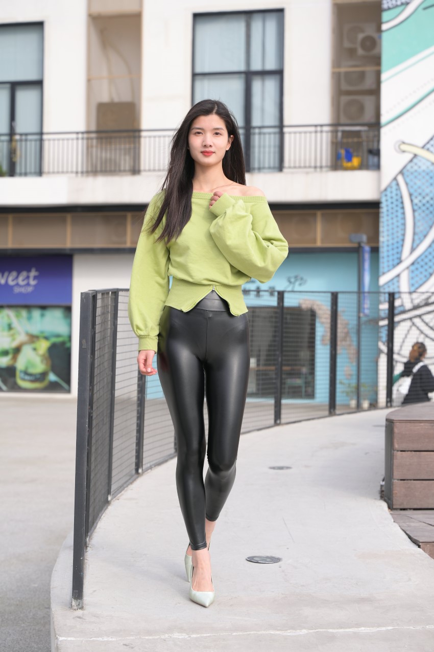 精选街拍 No.193 皮裤-绿衣女孩 5 [107P/115MB]的插图1