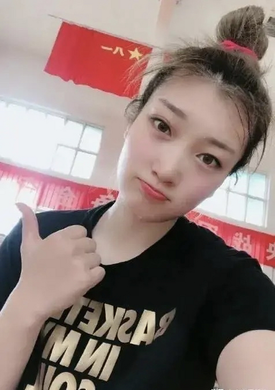 看看中国女篮张茹的手臂肌肉,某些白斩鸡会不会汗颜?