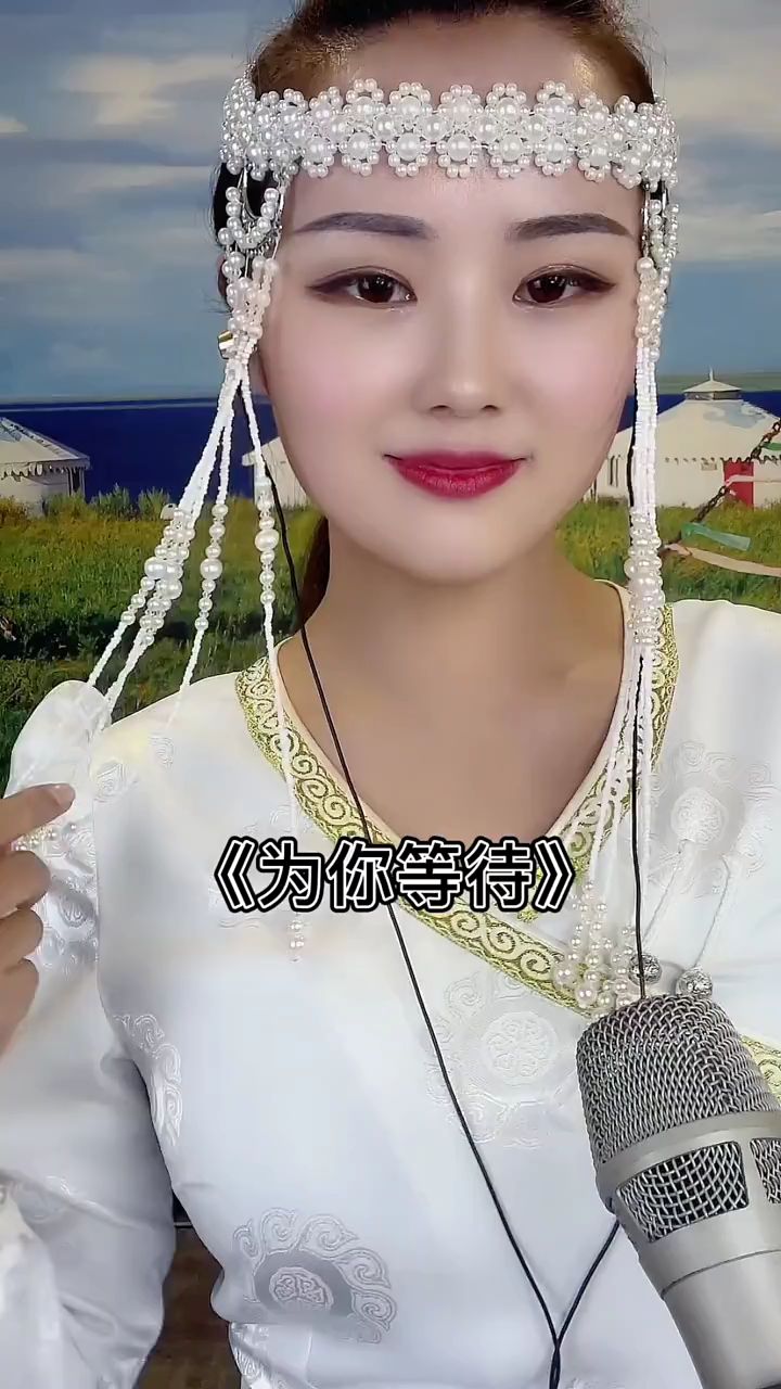 美女深情演唱歌曲為你等待人美歌甜超好聽