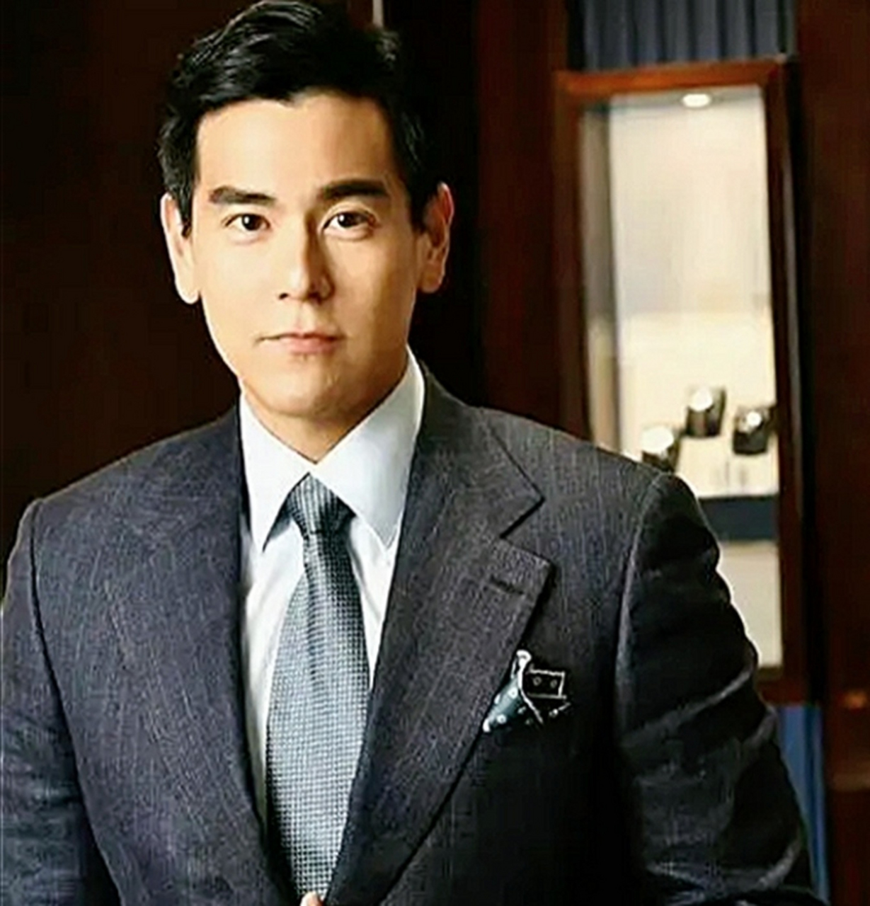 痞帅加酷帅的《彭于晏》,最不帅的男星之一,邪不压正洗澡回头那个镜头