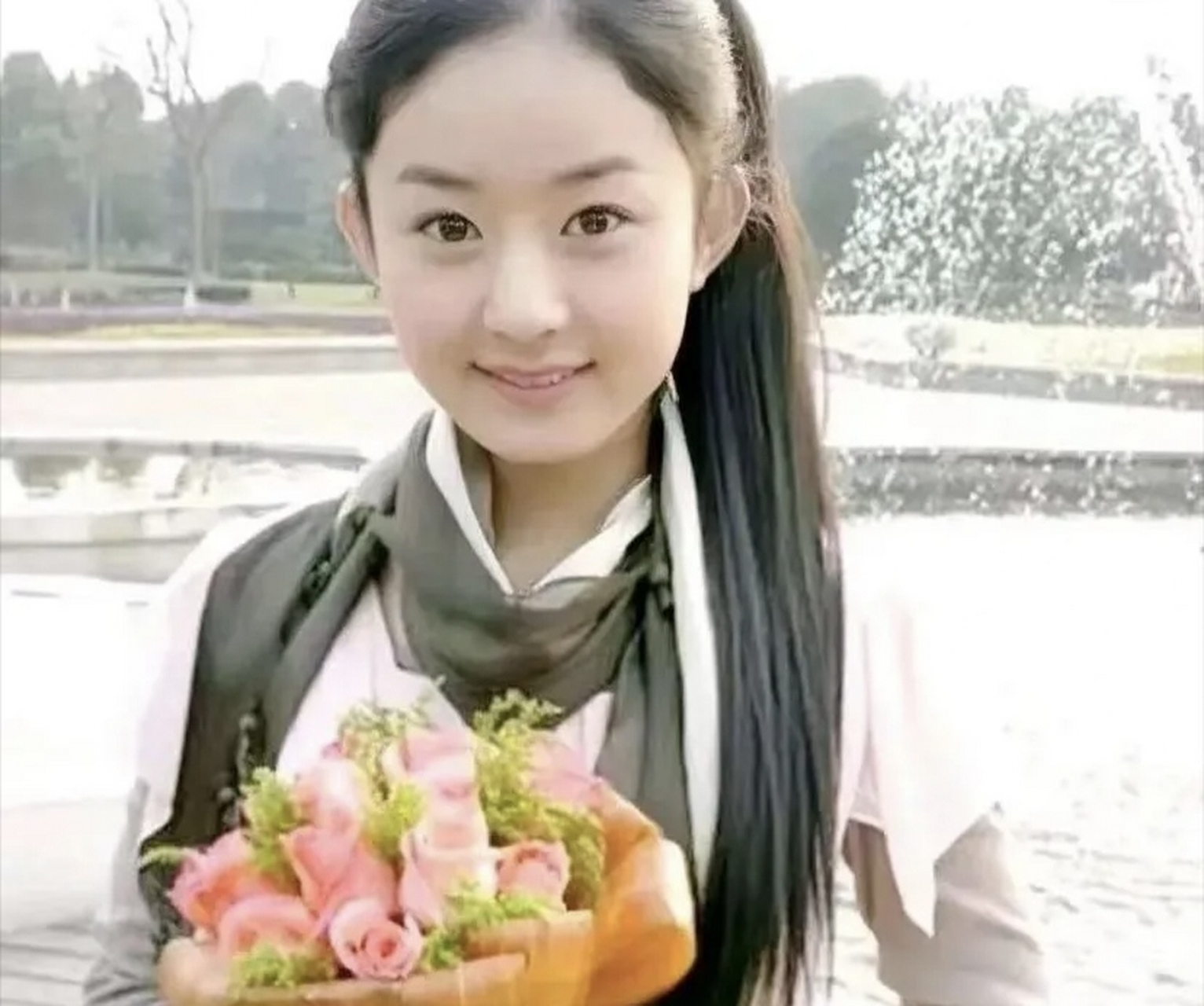 赵丽颖早期素颜图,是天生丽质还是整容一目了然  赵丽颖早期生图,所以