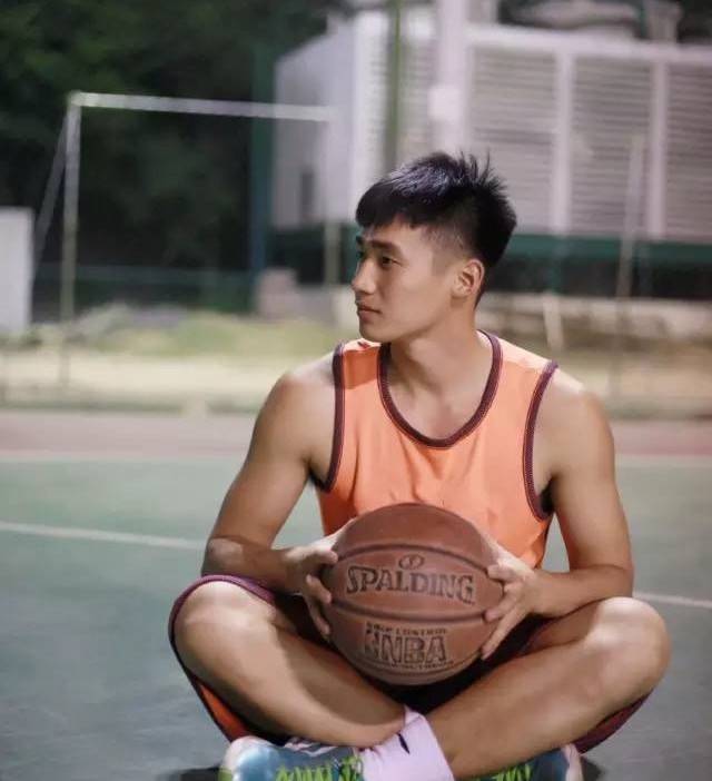 郑州大学篮球体育生王晨曦最新私照