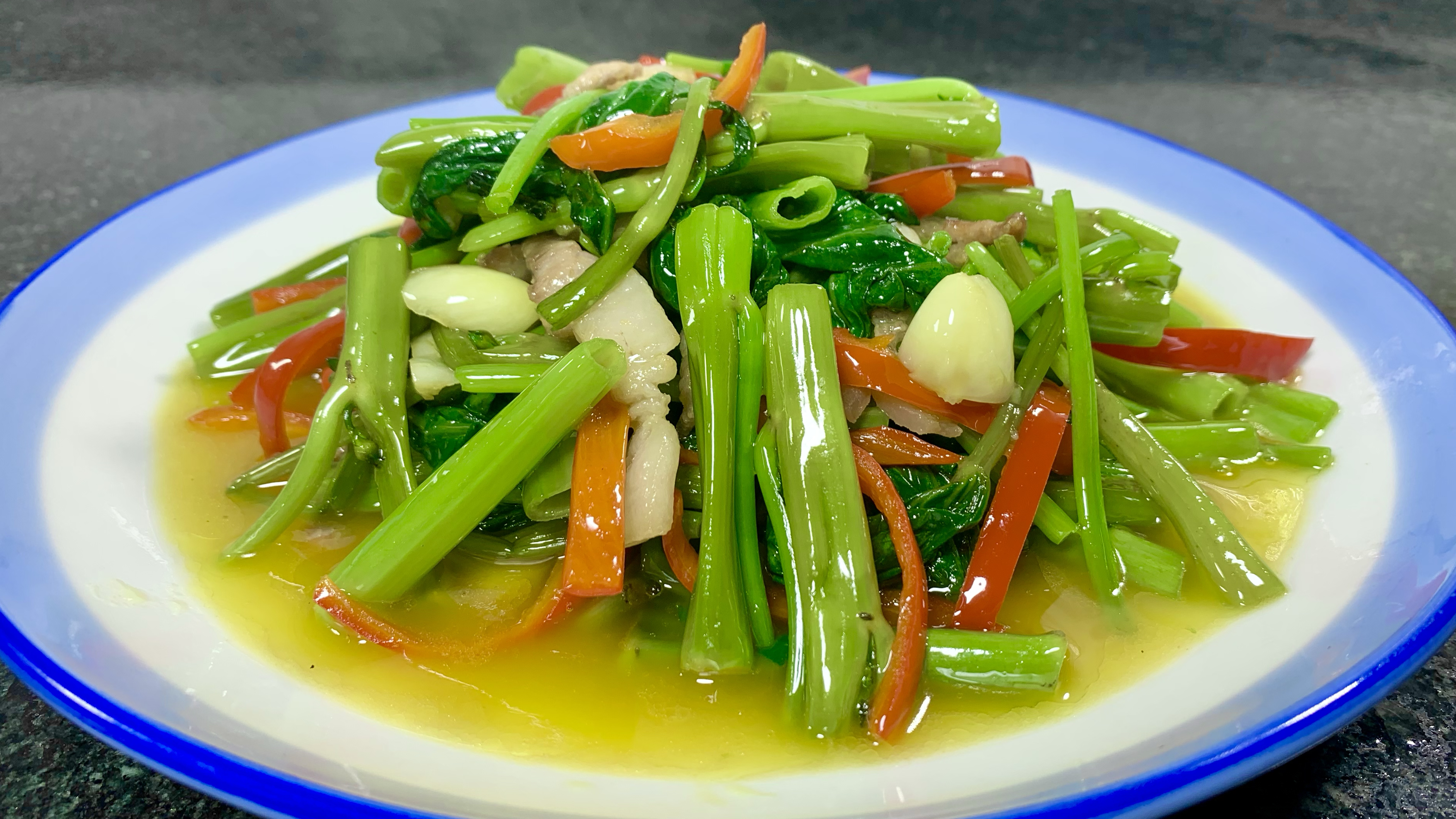 空心菜鲜嫩脆爽有技巧,教你一招,空心菜不发黑,不发黄,好下饭