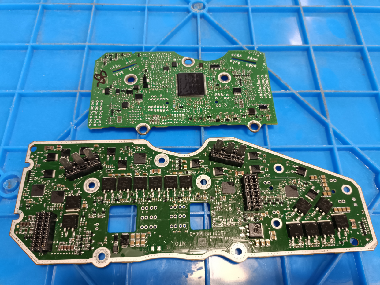 福特变速箱控制模块dps6拆卸,再制造