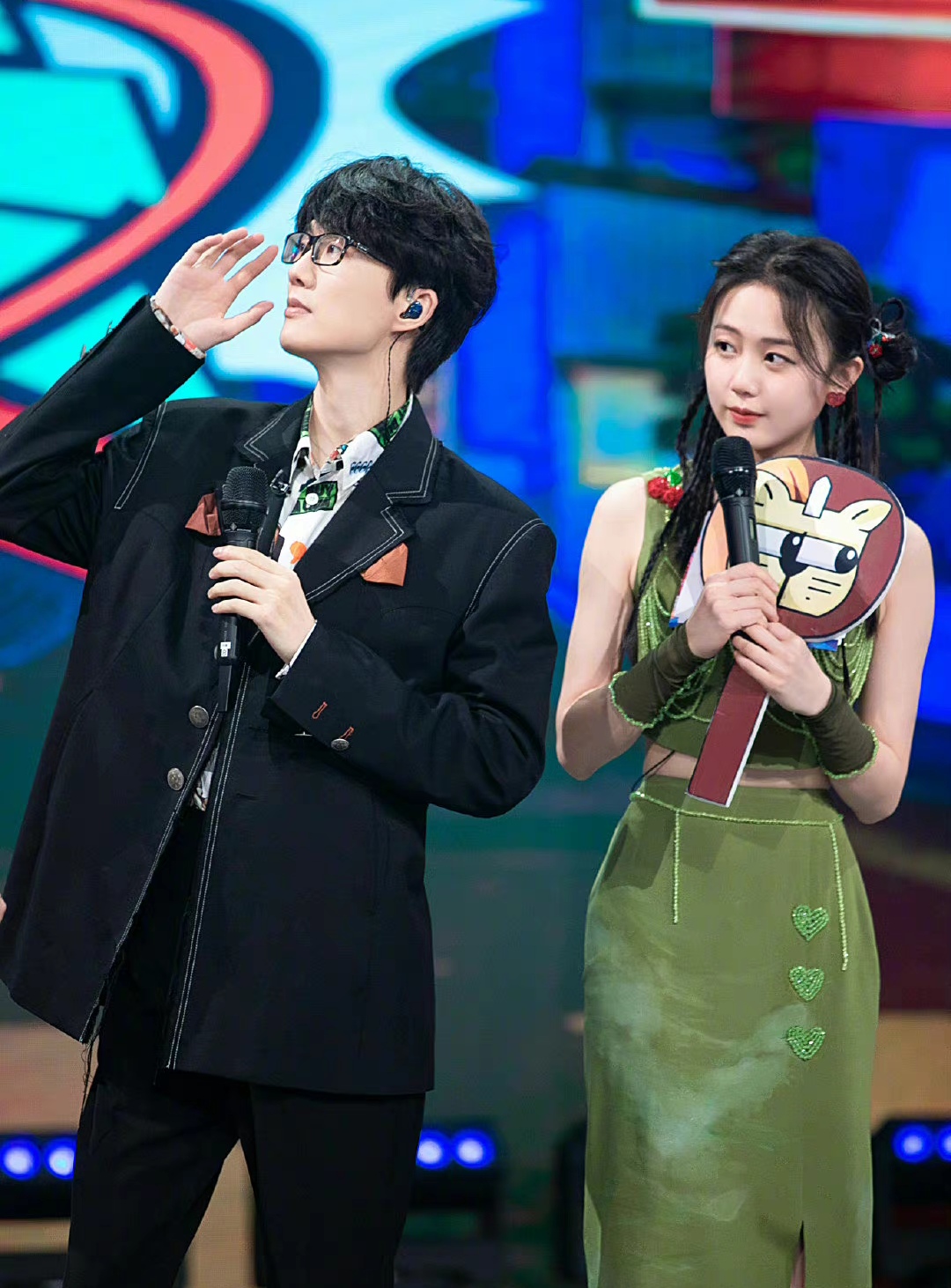 许嵩恋情曝光女友疑似是小14岁的《你好星期六》主持人冯禧