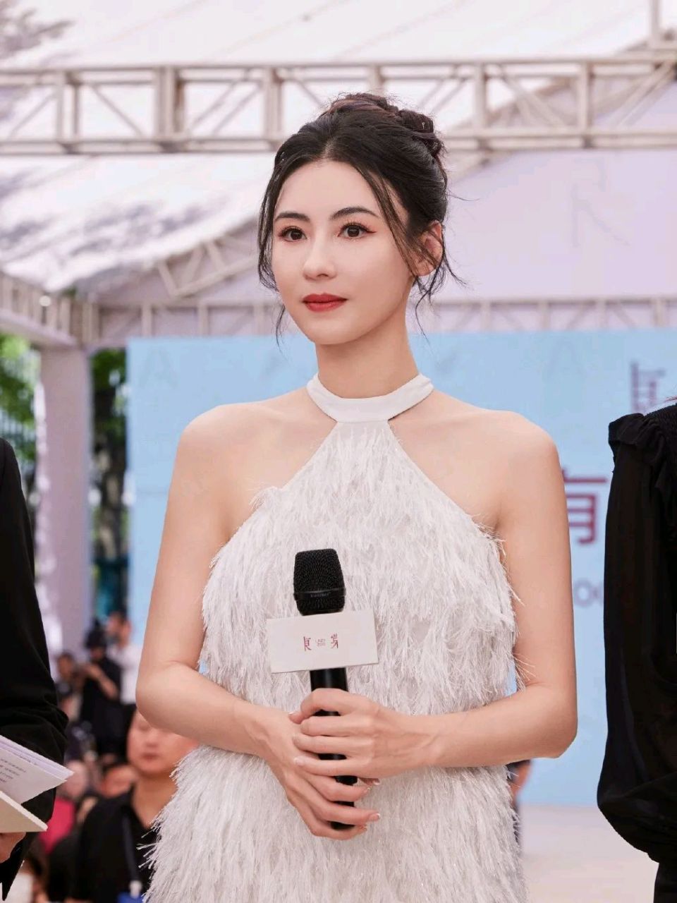 张柏芝亮相重庆,这次她搭配的非常漂亮,整个人都变