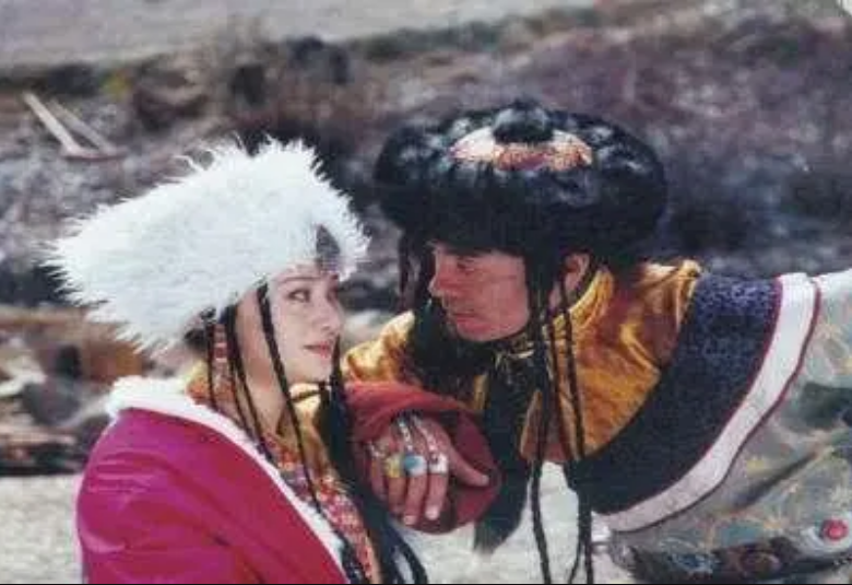 麦其土司二少爷原型