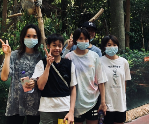 陈艾森与全红婵出游,女友低调现身!颜值很高,不秀恩爱不抢镜头