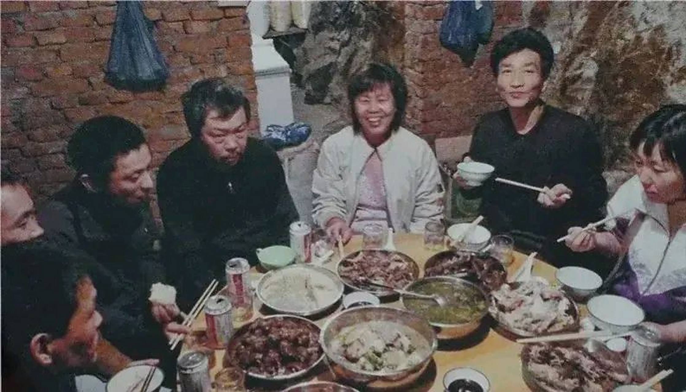 上世纪80年代的年夜饭,不浪费有些怀念.