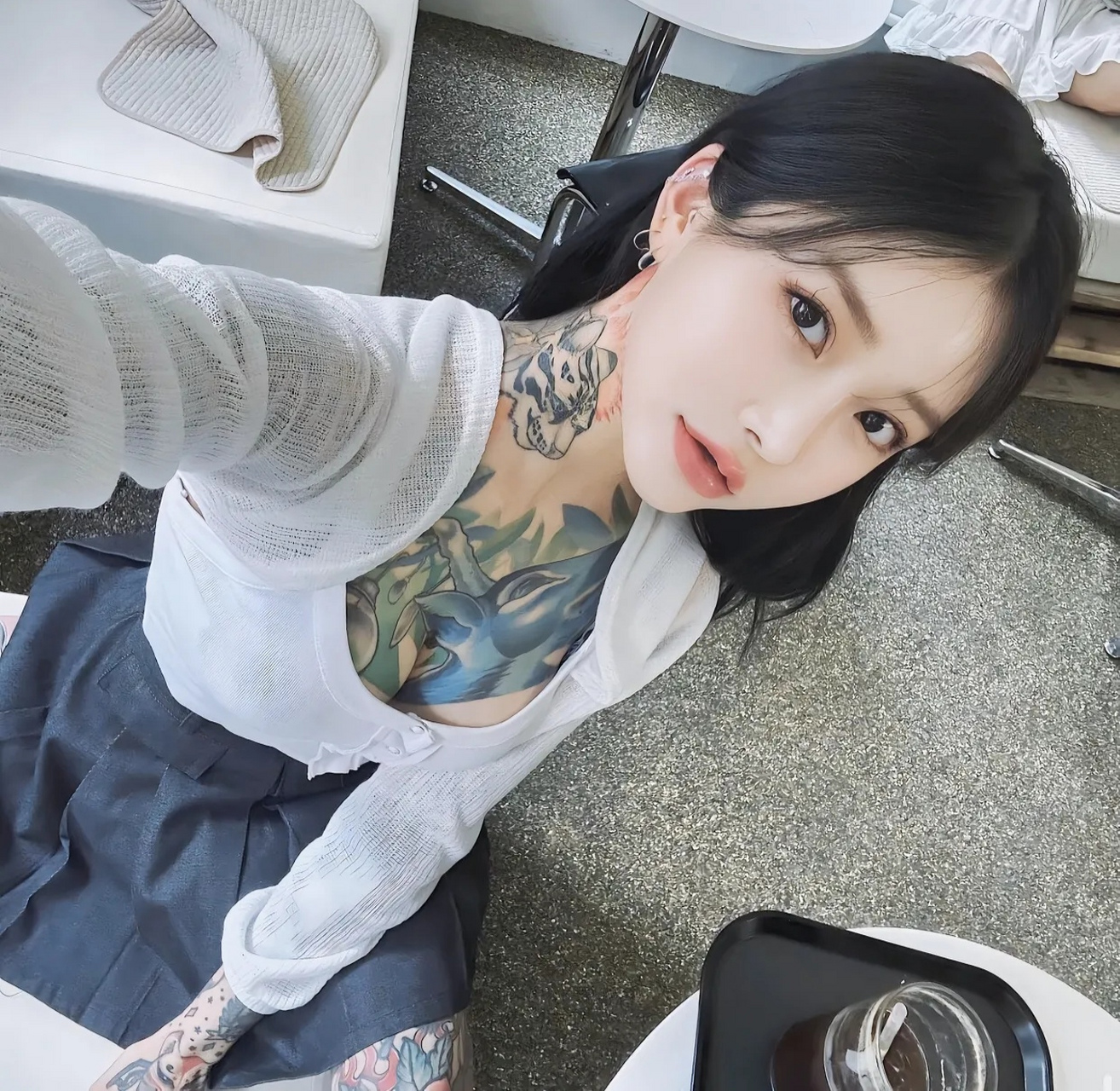 总感觉白皙细腻的皮肤,才是最美的肤色,大面积纹身只会破坏肌肤的自然