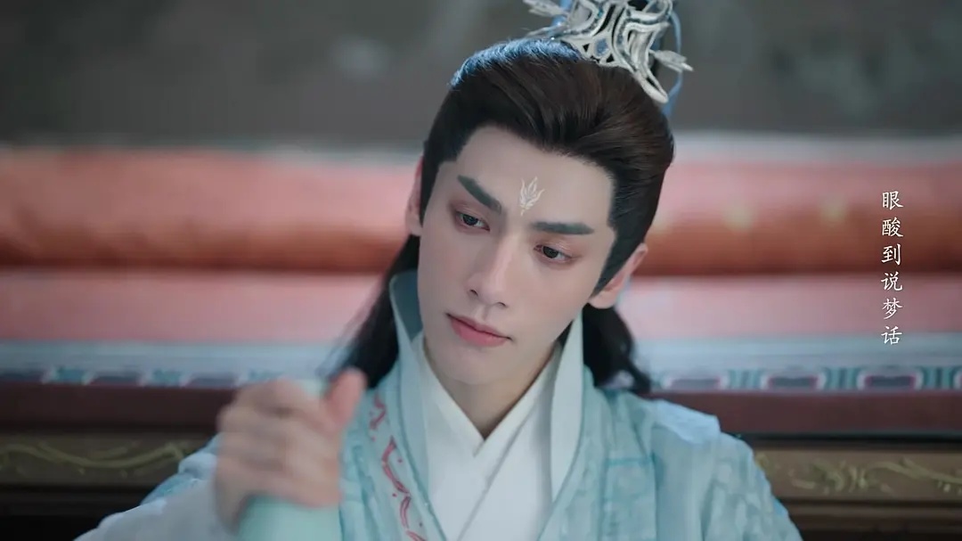 同样演"天界战神",成毅和罗云熙放在一起,差异明显