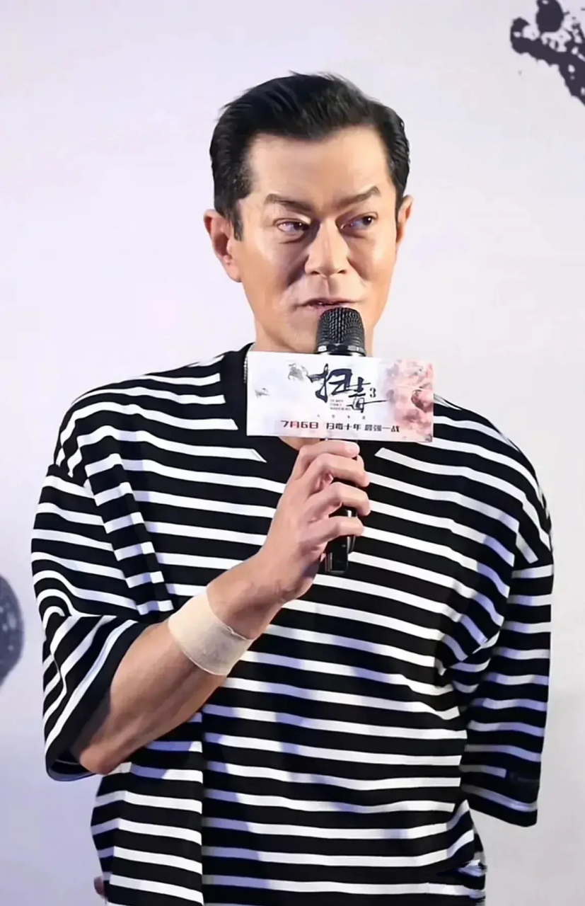 还记得曾经年轻时的古天乐,非常帅气,简直就是美少女杀手,尽管后面做