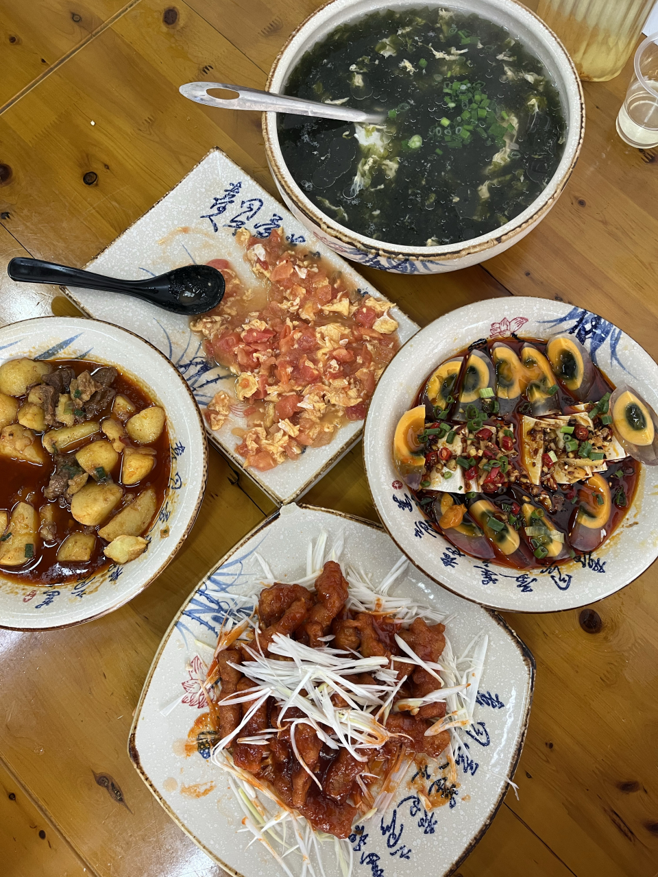 在带朋友在重庆小餐馆吃饭,你会选择偏科(招牌菜有水准但其他菜不行)