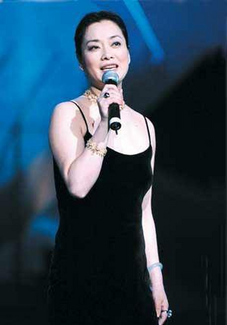 今天给大家推荐80年代著名女歌手毛阿敏演唱的歌曲,在那个时期她演唱