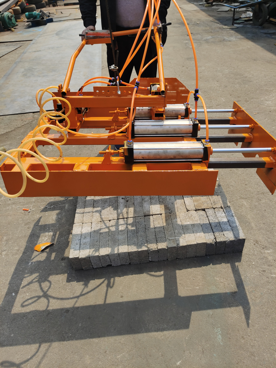 空心砖装车机有点,水泥砖码垛机,空心砖码垛机,水泥砖码砖装车机,该