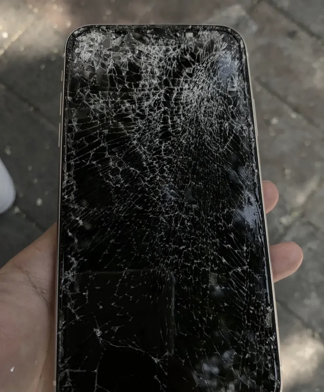 想钱想疯了,碎屏的iphone11 128g卖3500?是卖家心太黑还是手机太保值?