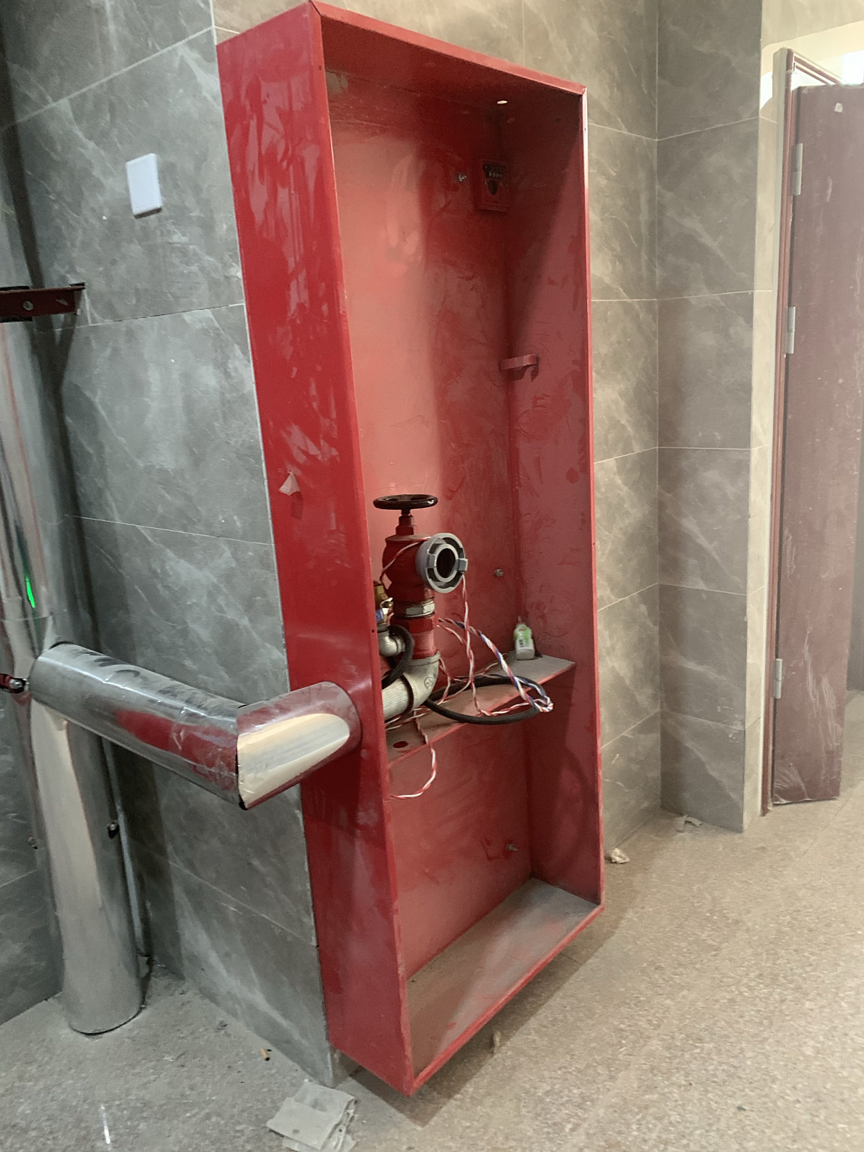 高唐一小区消防设施如此景象,消防岂能儿戏?