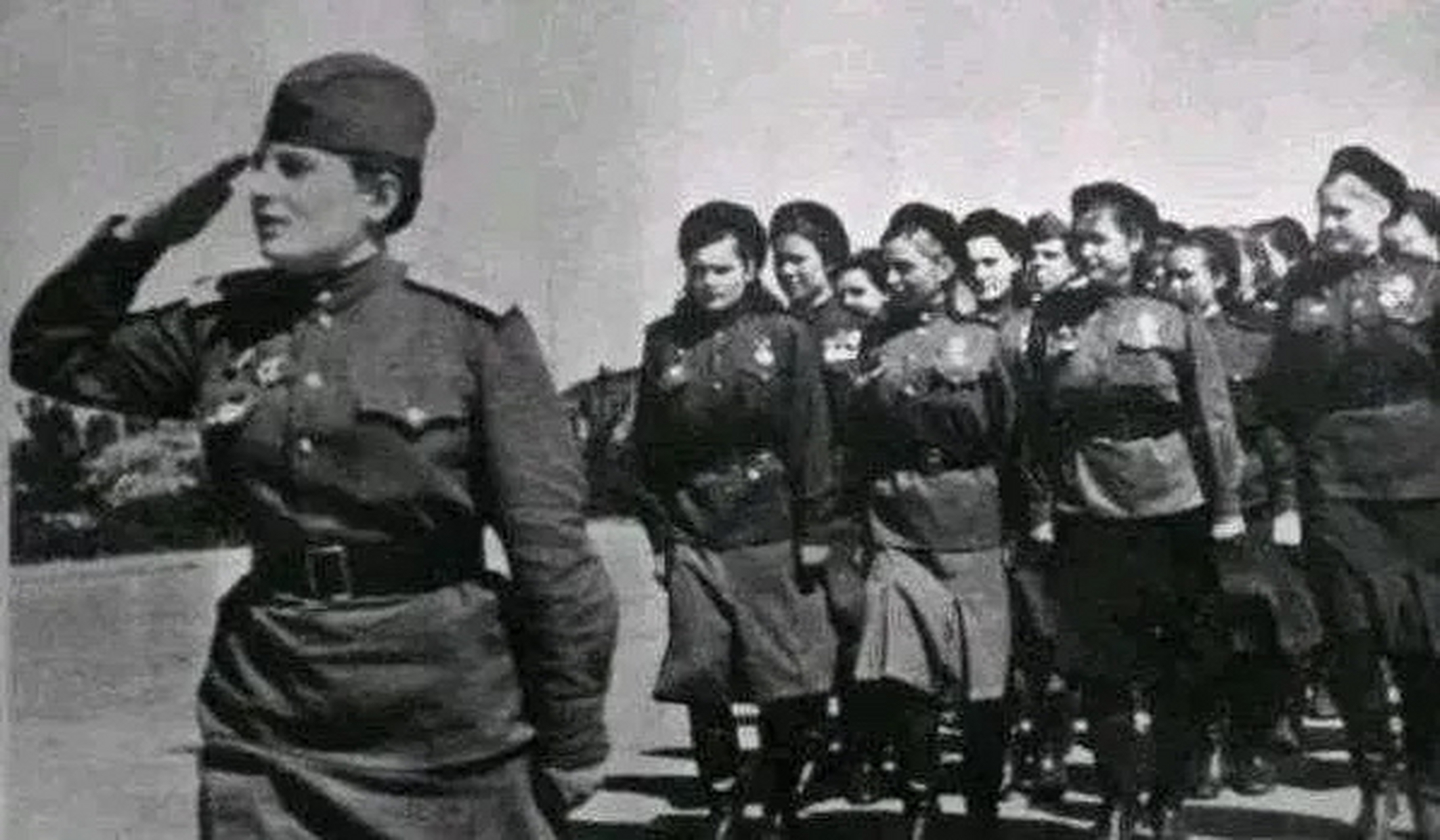 苏联女兵被抓图片