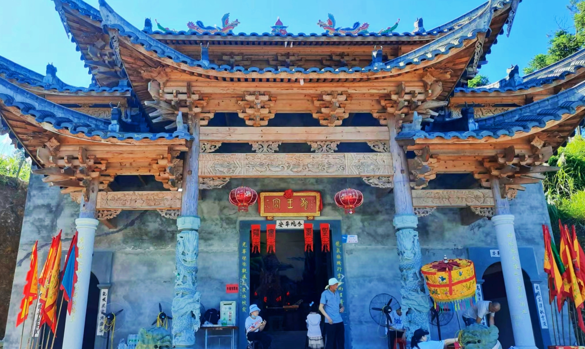 韩焕峰应邀为福建宁德百丈龙潭景观,建"龙王宫"题写门楣匾额