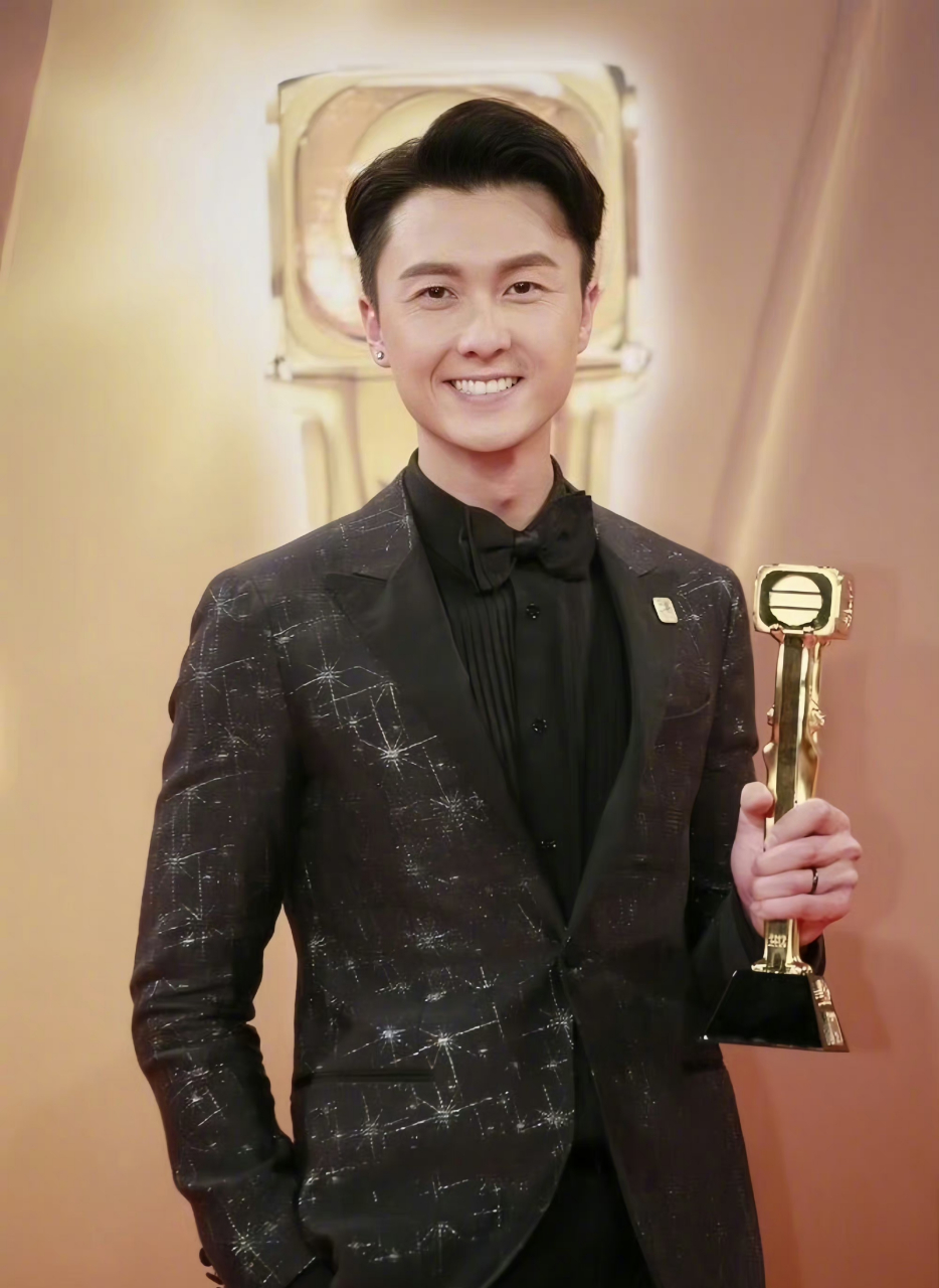 继黄智雯后,tvb视帝王浩信也宣布离巢tvb