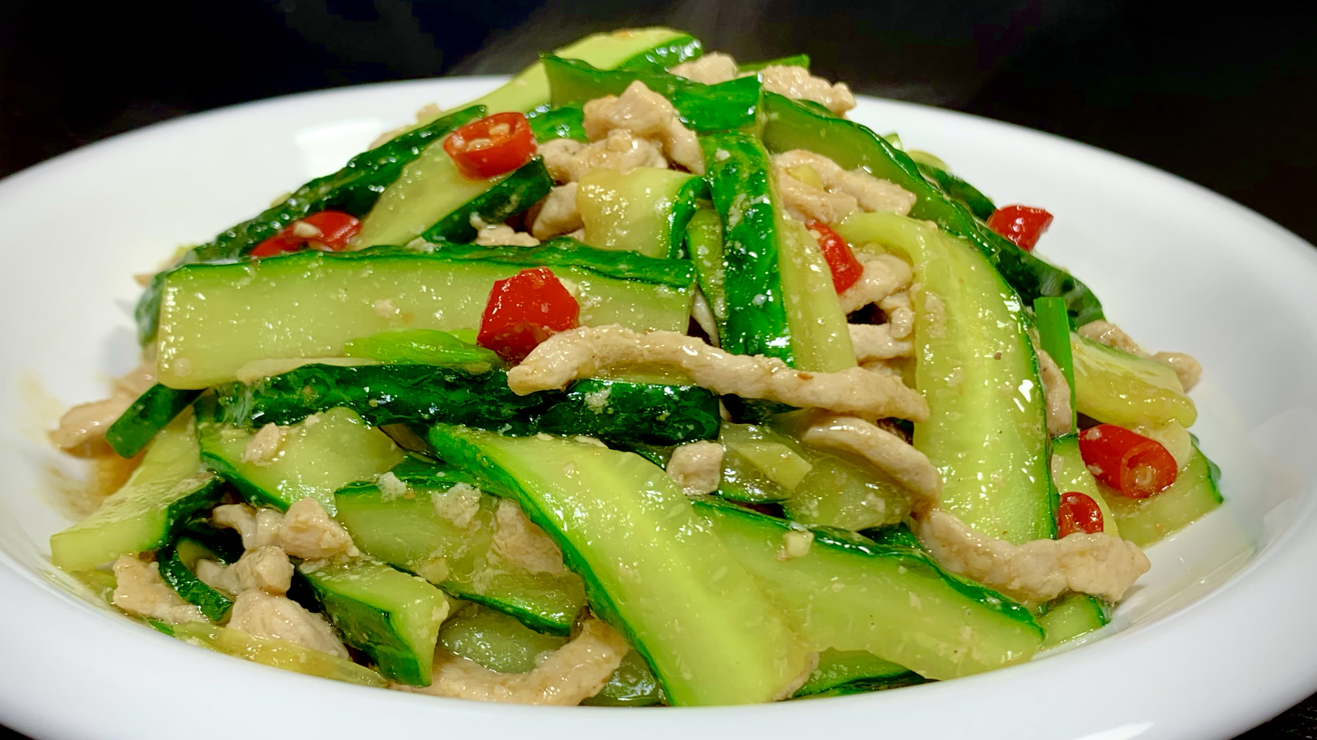 这才是黄瓜炒肉丝最好吃做法,清脆爽口好吃又下饭