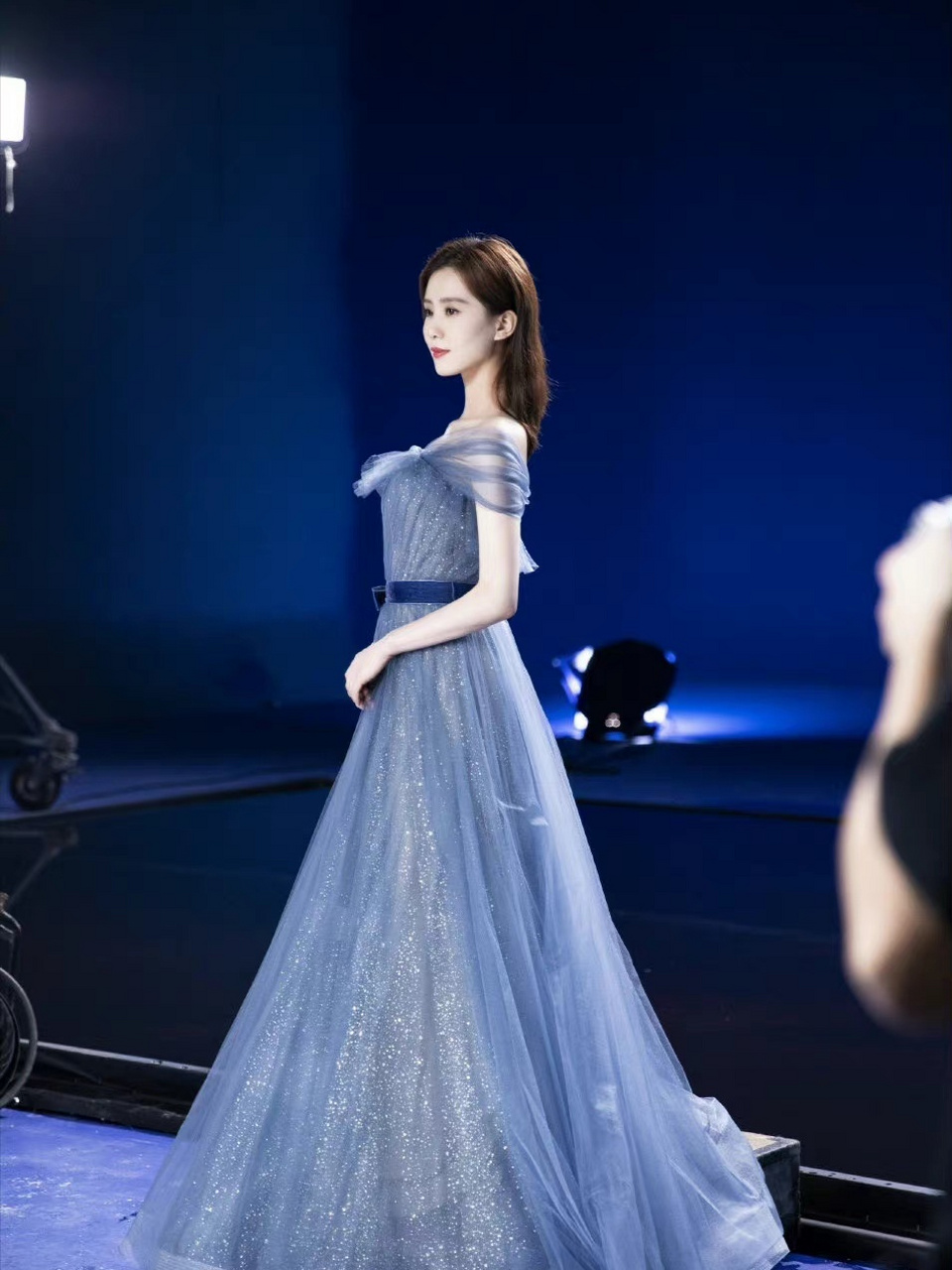 女明星们的蓝色礼服裙合集,每一套都好好看,也很仙气,气质满满的