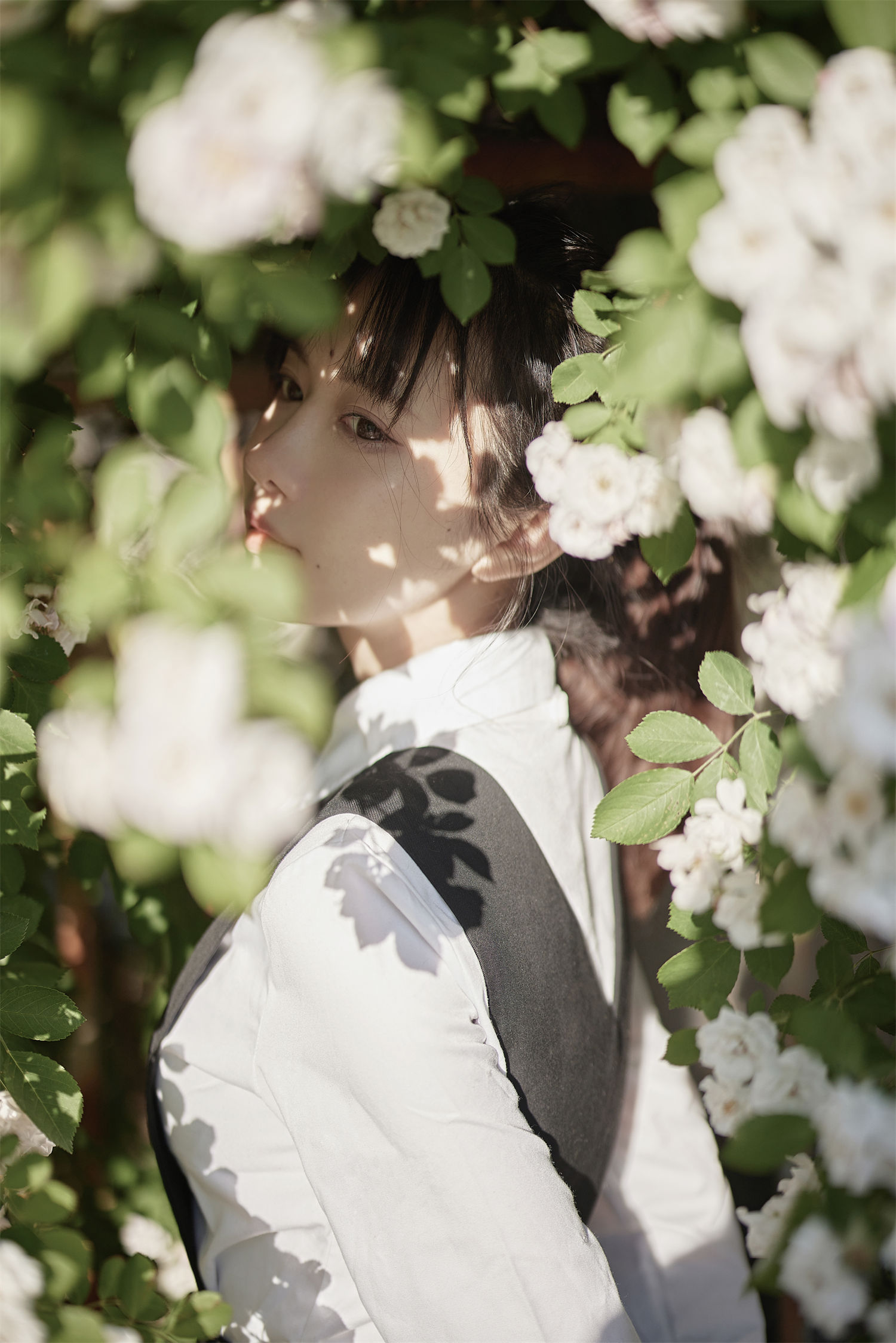 Shika小鹿鹿微博图片，蔷薇JK站在绽开的春天里