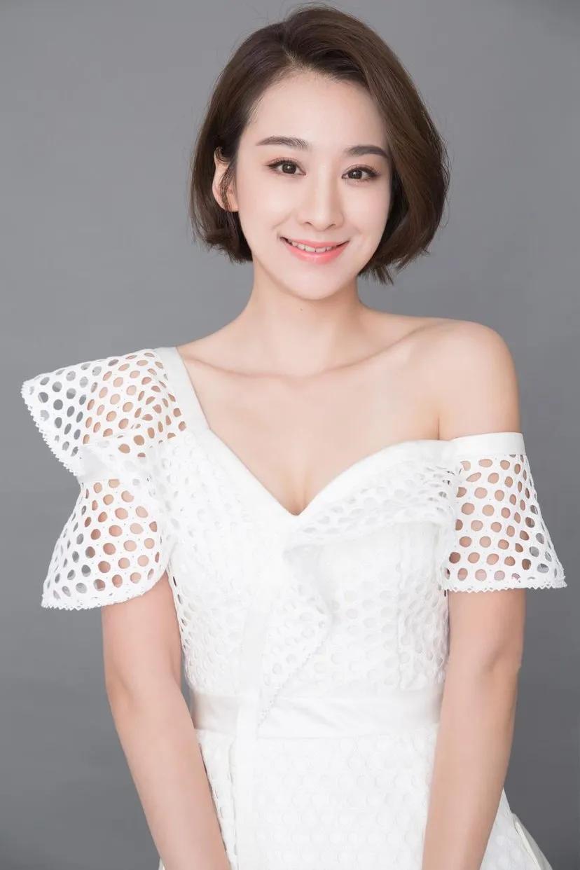 重庆美女演员穆婷婷,甜美娇俏,性感动人