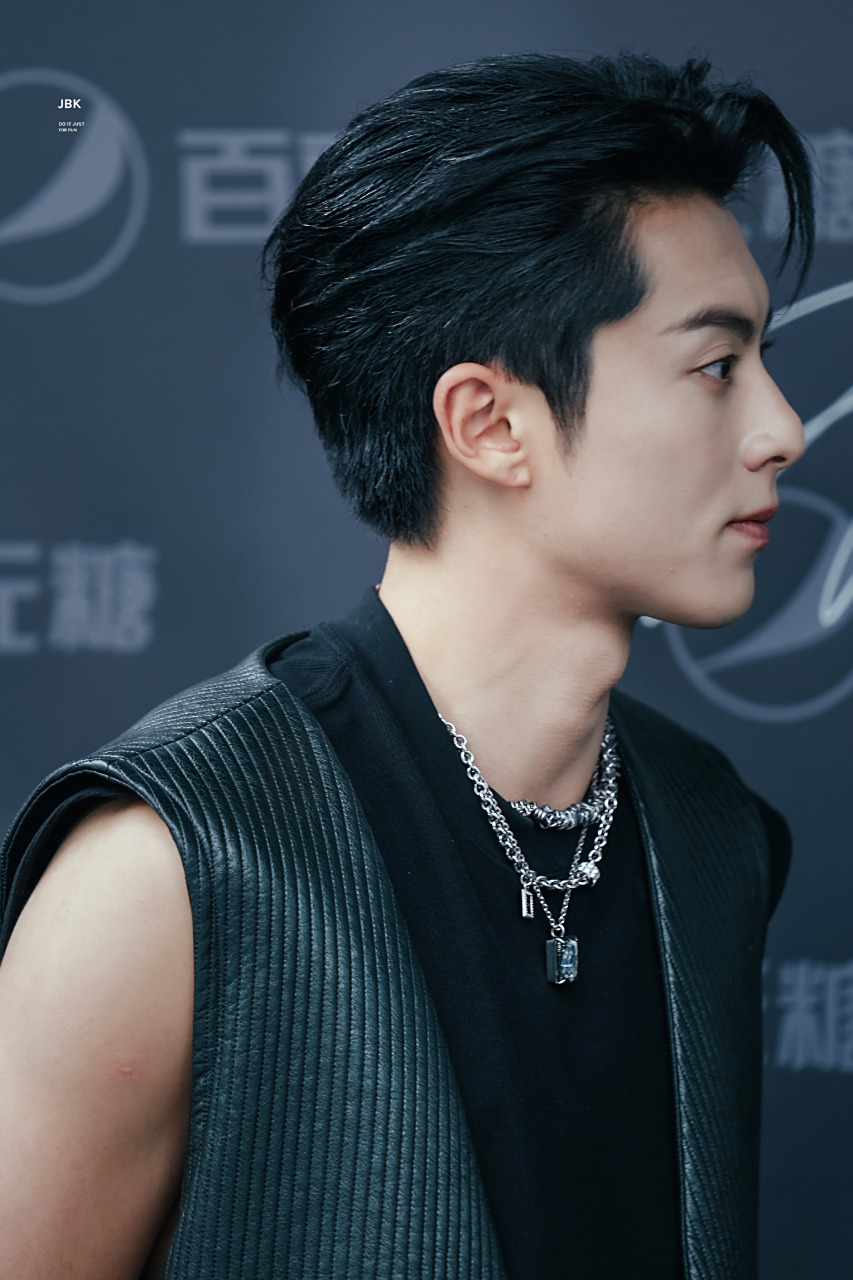 王鹤棣写真壁纸[小红花][小红花][小红花]