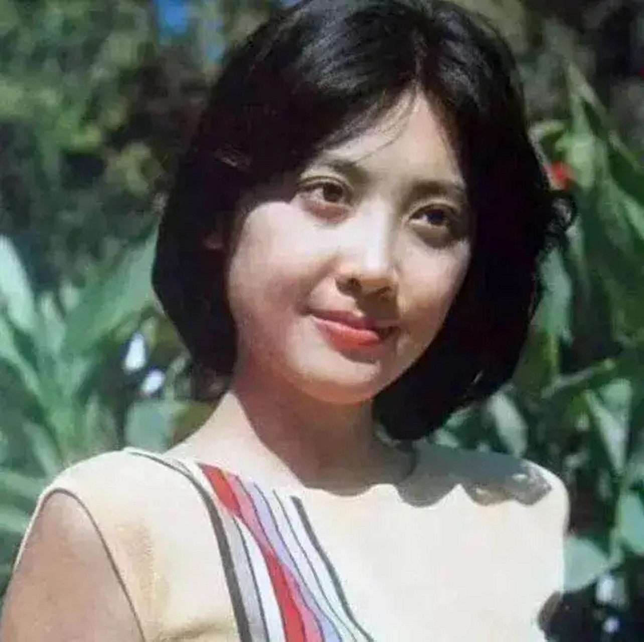"女儿国国王"朱琳的这几款发型,代表着八十年代最流行的发型.