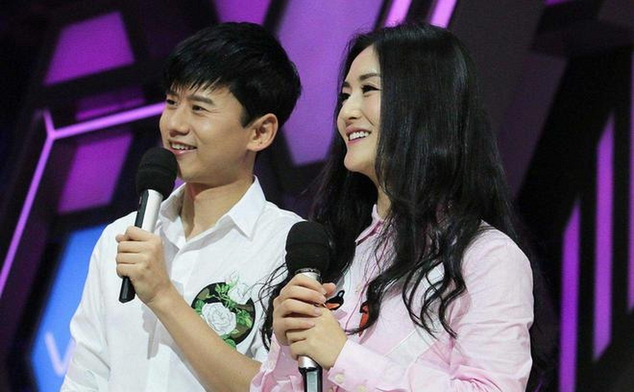 张杰又上热搜了,这次是因为与妻子谢娜一起去观看女儿的幼儿园表演