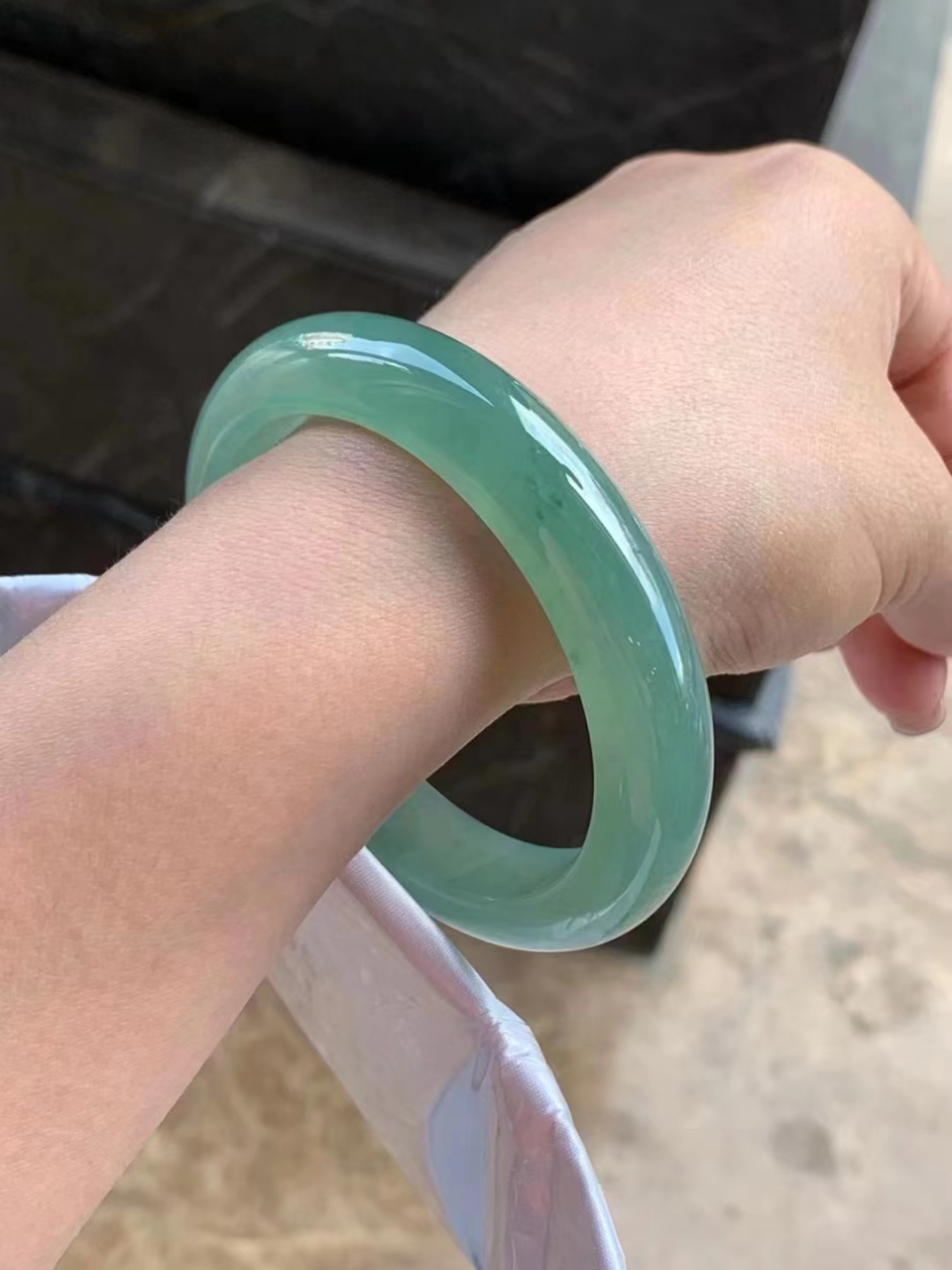 冰透湖水绿手镯