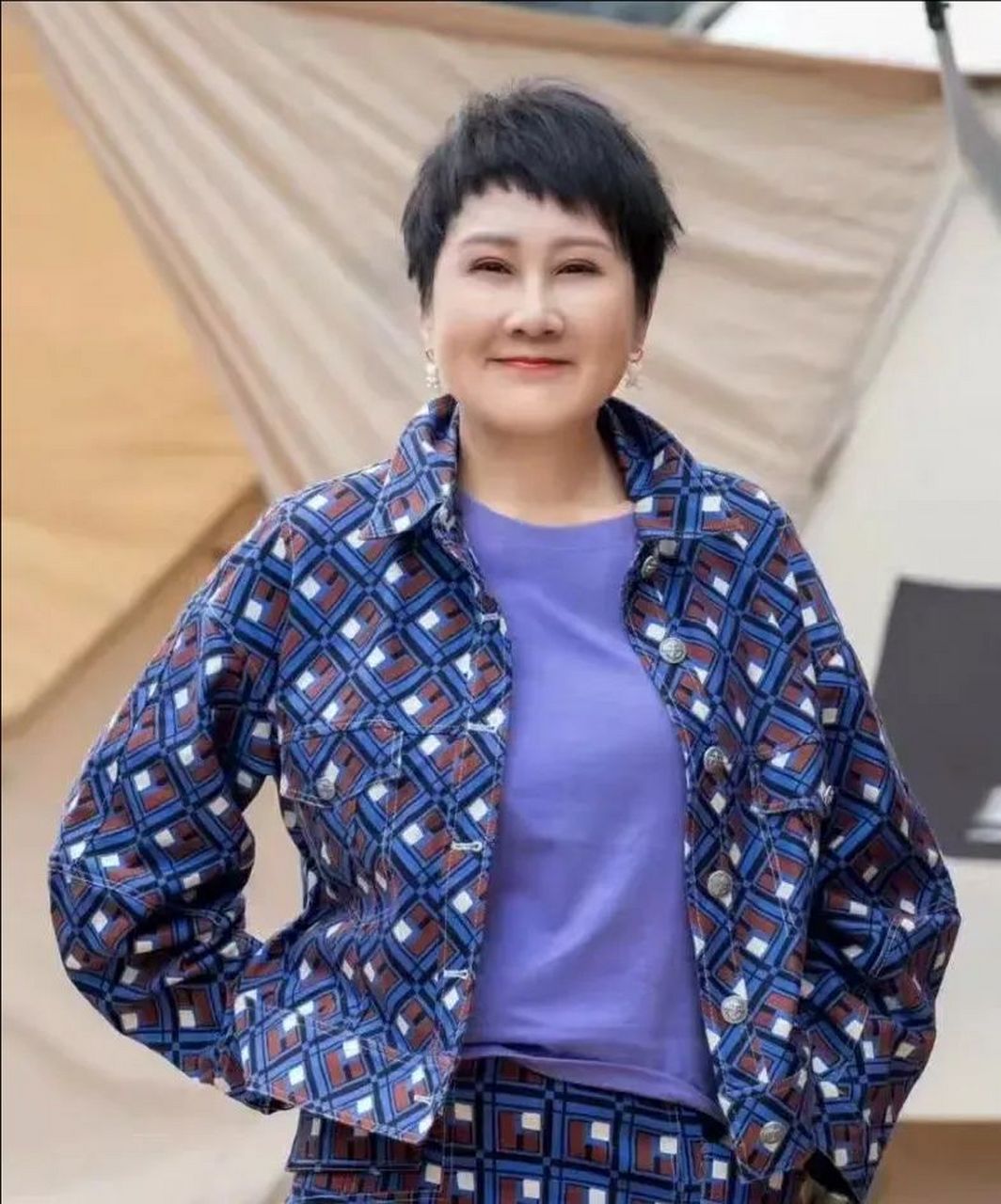 张凯丽隐藏27年丈夫曝光,没想到竟大有来头,难怪这么多年不愿公开  张