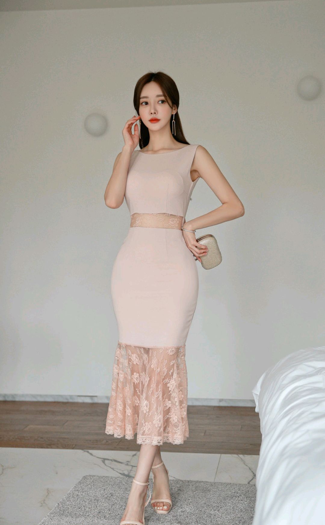 孙允珠美图欣赏:第1216期,桃红蜜柚初秋花织纯色鱼尾裙