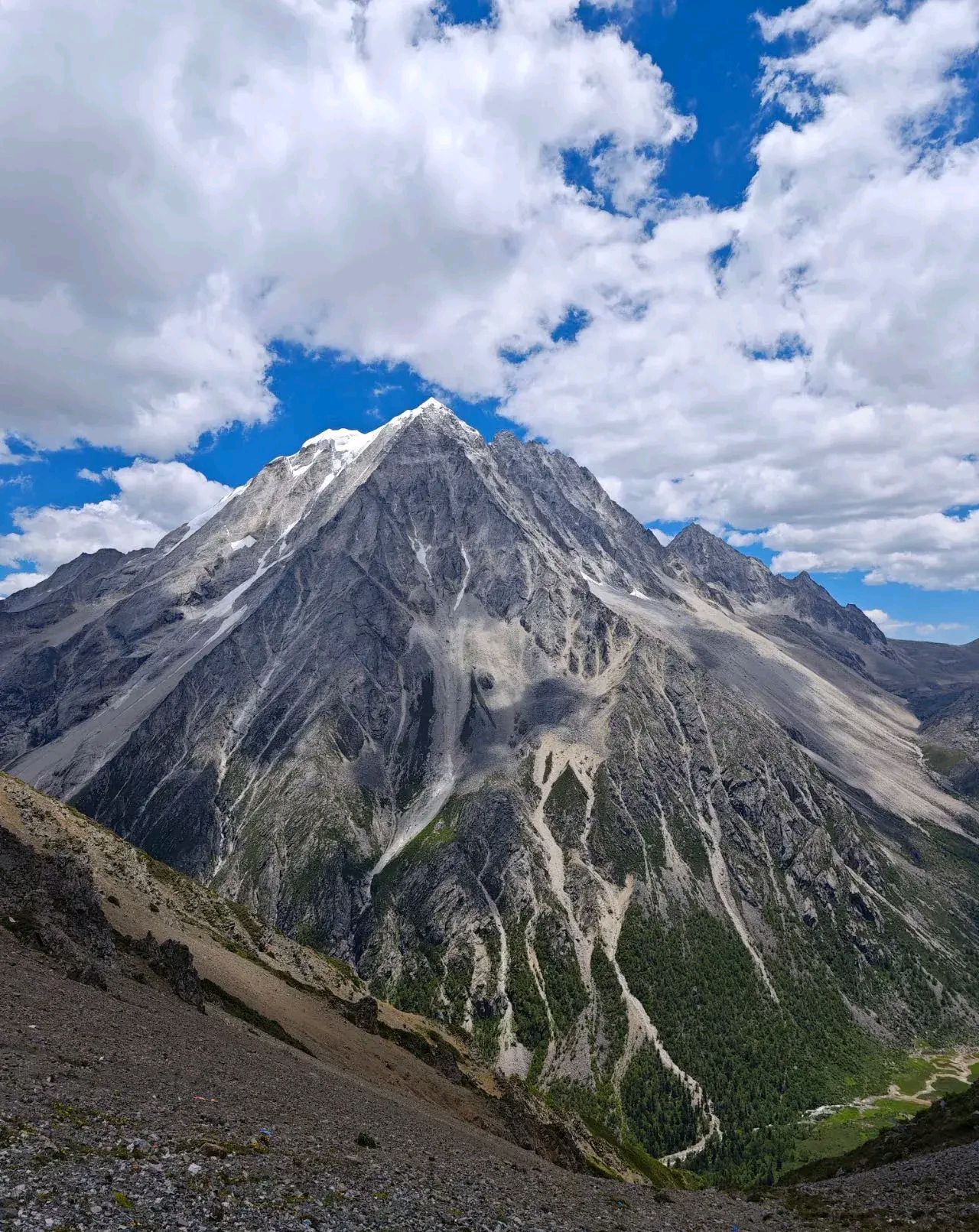 道孚 亚拉雪山藏语全称为夏学雅拉嘎波系中国藏区四大神山之一