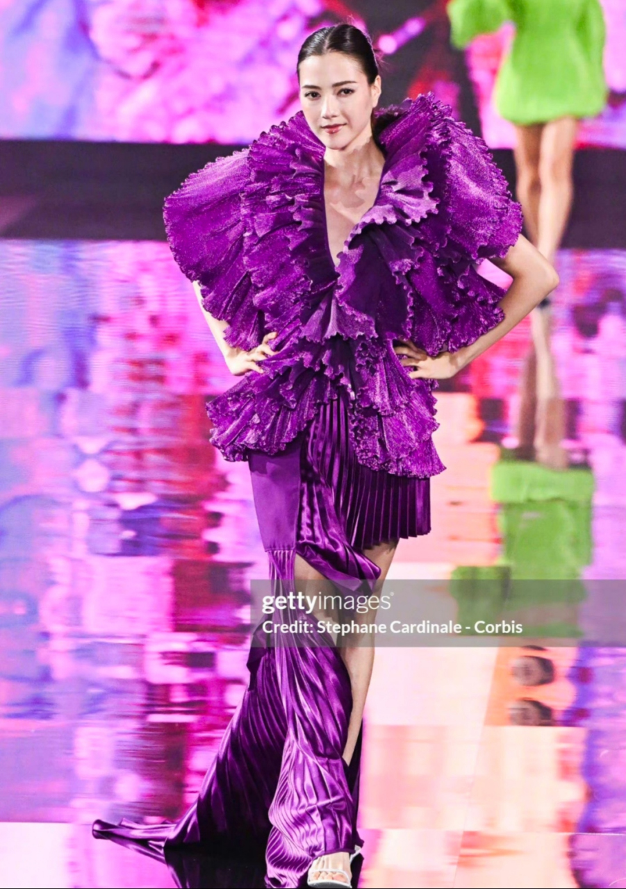 国际舞台上的娜然,真的好像一棵和紫甘蓝杂交过的变种紫叶生菜[捂脸]