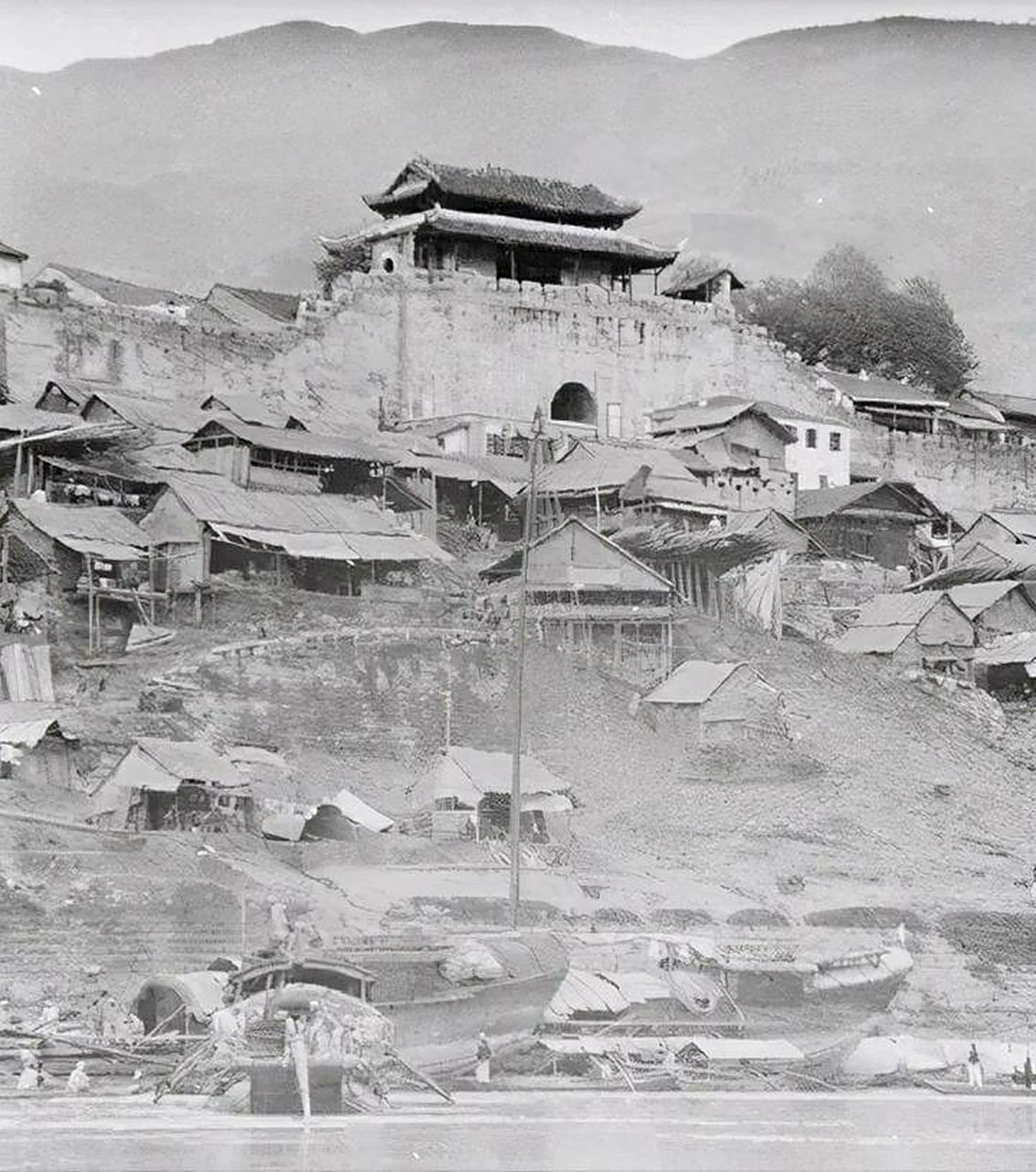 历史老照片# 重庆朝天门,据史料记载,1927年,重庆设市,为了扩大呈市