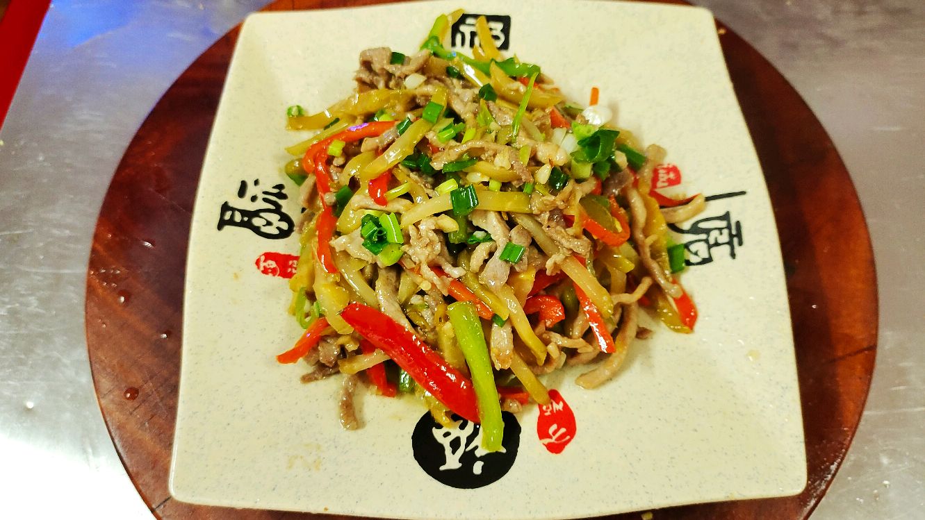 店主分享:“榨菜炒肉丝”的家常做法,肉丝滑嫩好吃,人人可以做
