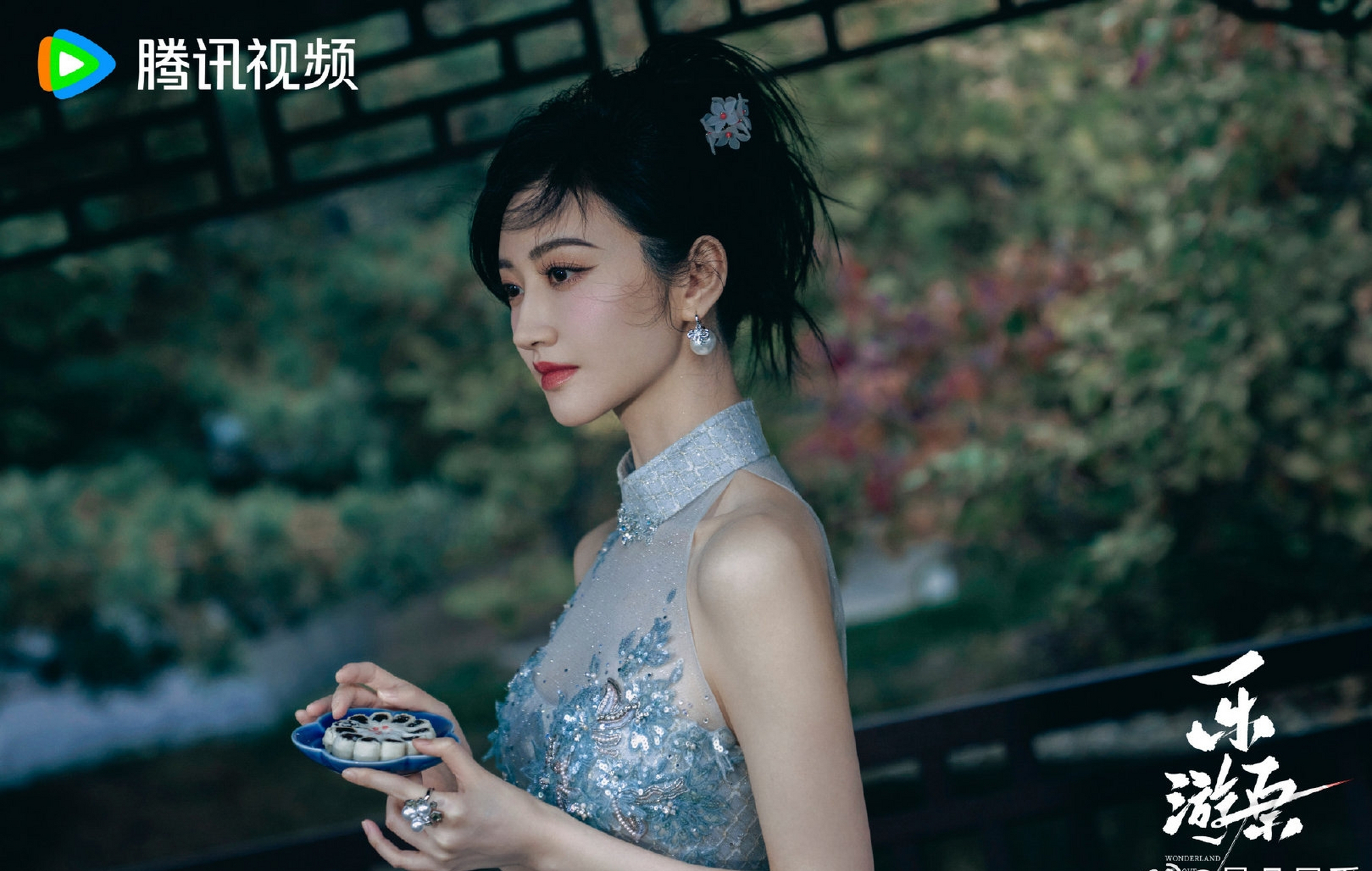 景甜一身旗袍装玲珑有致,颜值身材都好绝!