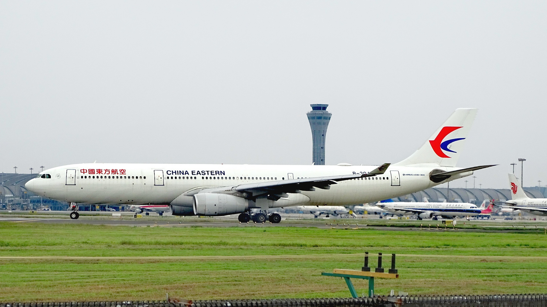 中国东方航空a330-300,拍于成都双流机场