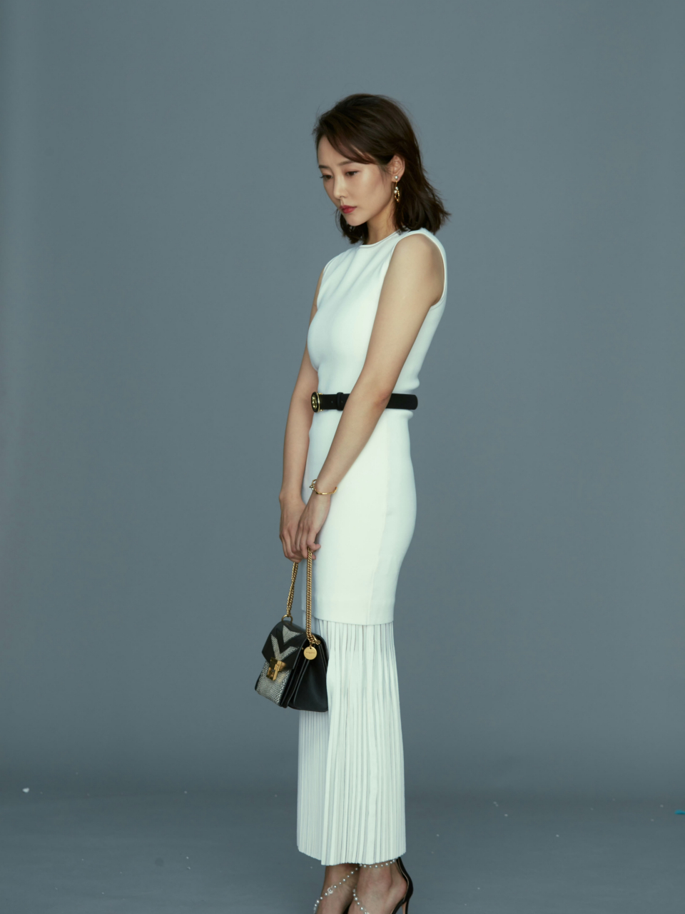 李纯妆造好漂亮! 继续解锁新造型,或明亮跳脱,或柔美端庄.