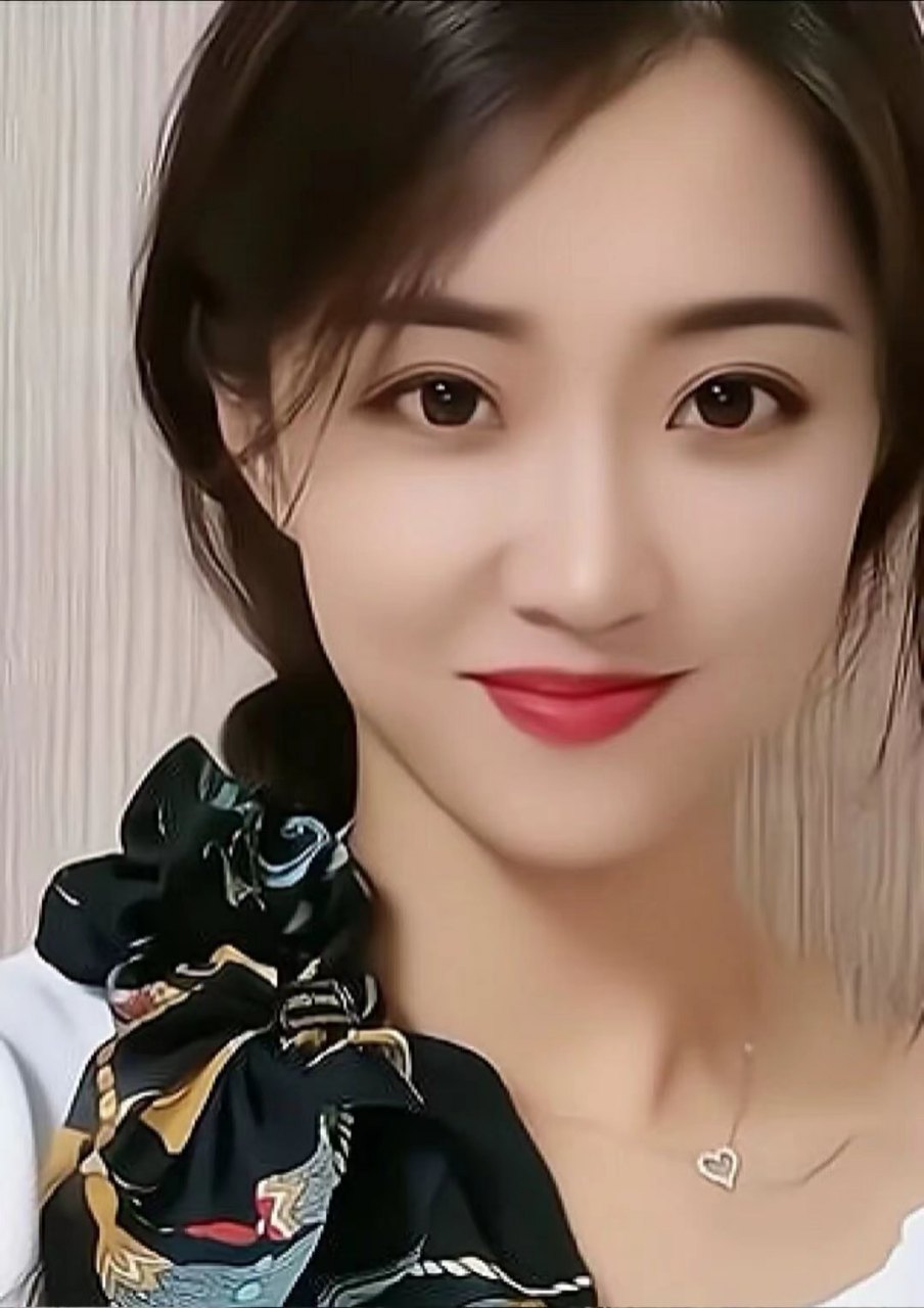 山东第一美女三妮阿姨,肤白貌美,和善近人,今天我们一起聊聊她的美丽