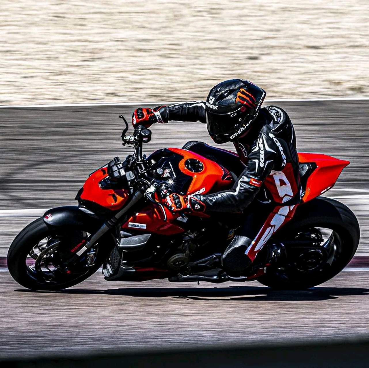 杜卡迪街霸#摩托车