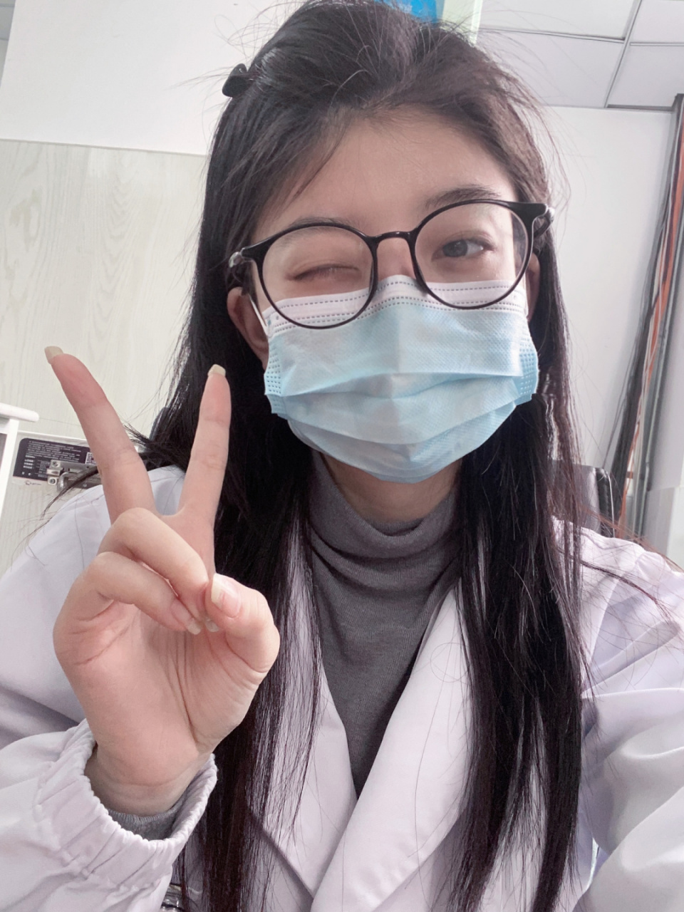 很好奇大家看见学医的女孩第一眼的印象是什么样的?