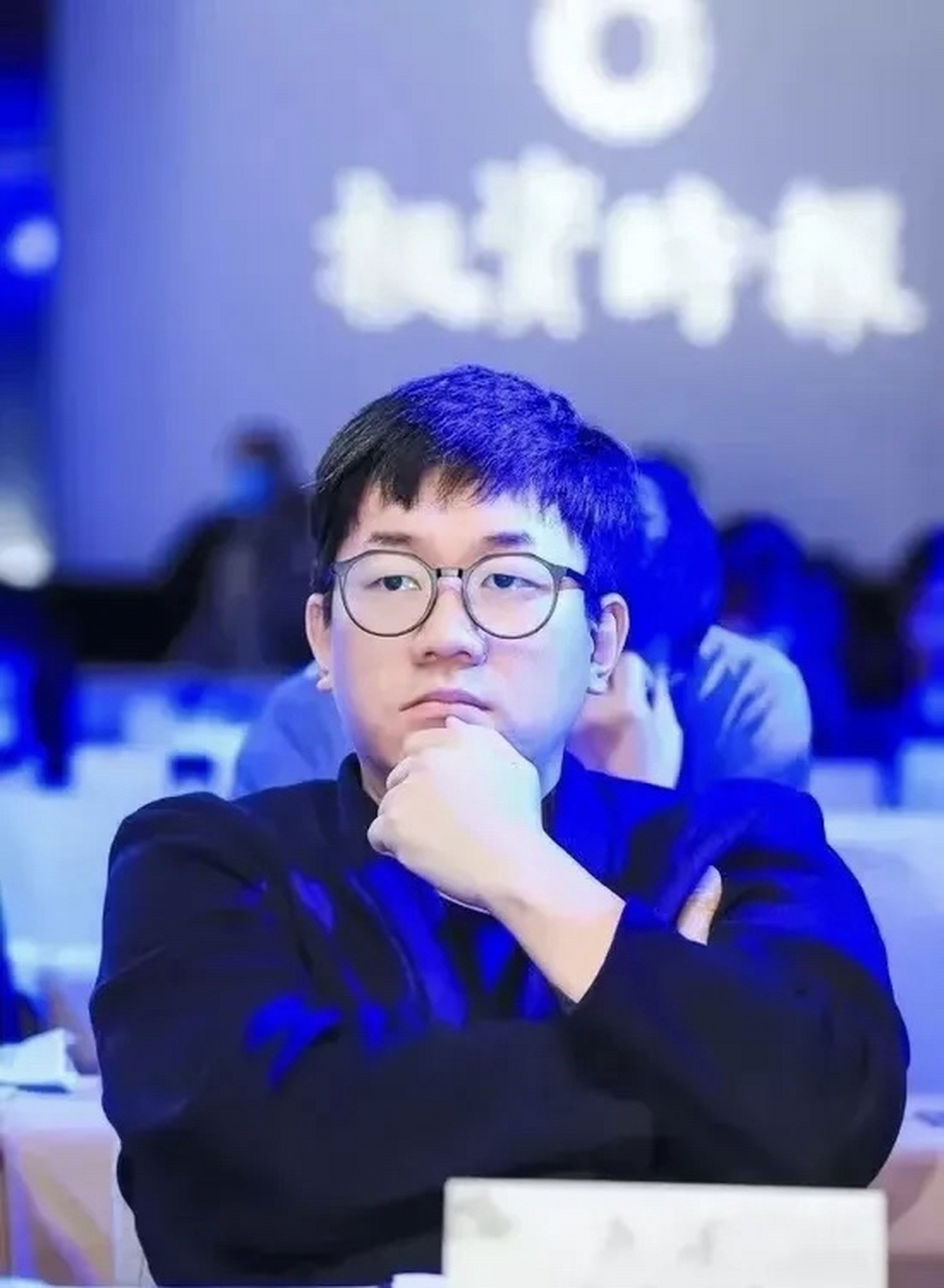 卢洋,80后,北大毕业,管理基金规模60多亿.