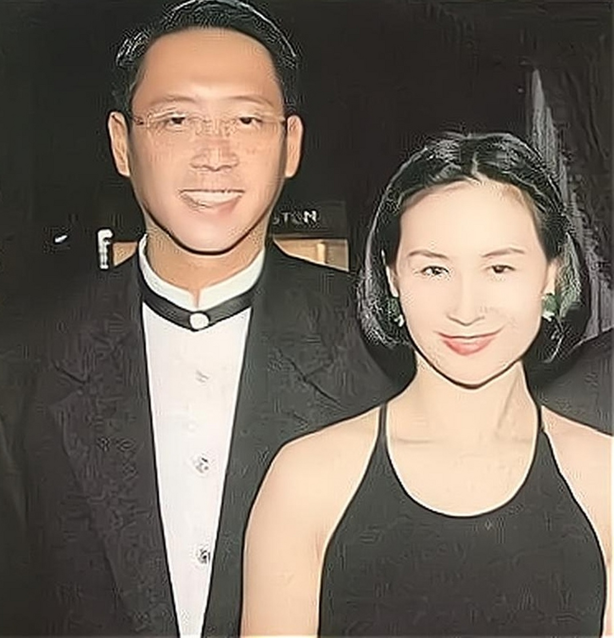 何超琼和前夫许晋亨合照,二人曾有九年婚姻,2000年何超琼单方面提出