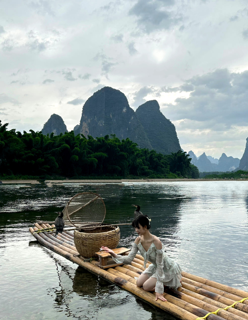 漓江的水还是那么清,可惜老头没了#养眼美女