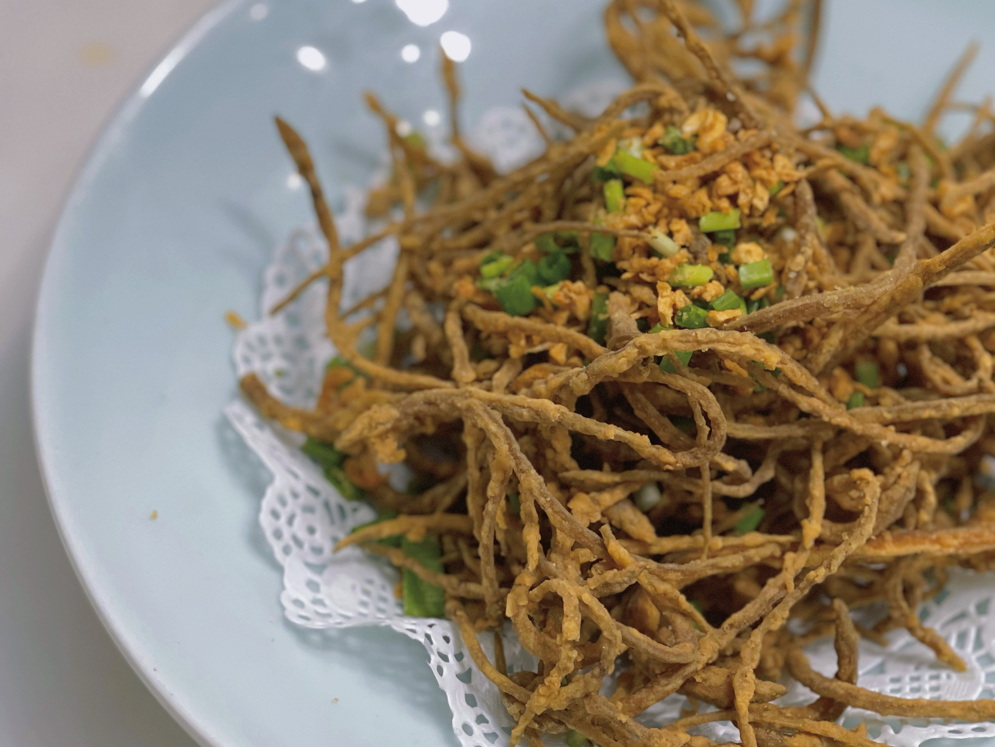 海山骨水煮三鲜麻盐焗香螺炸鳗鱼,滨海城市的简单美味价格还实惠